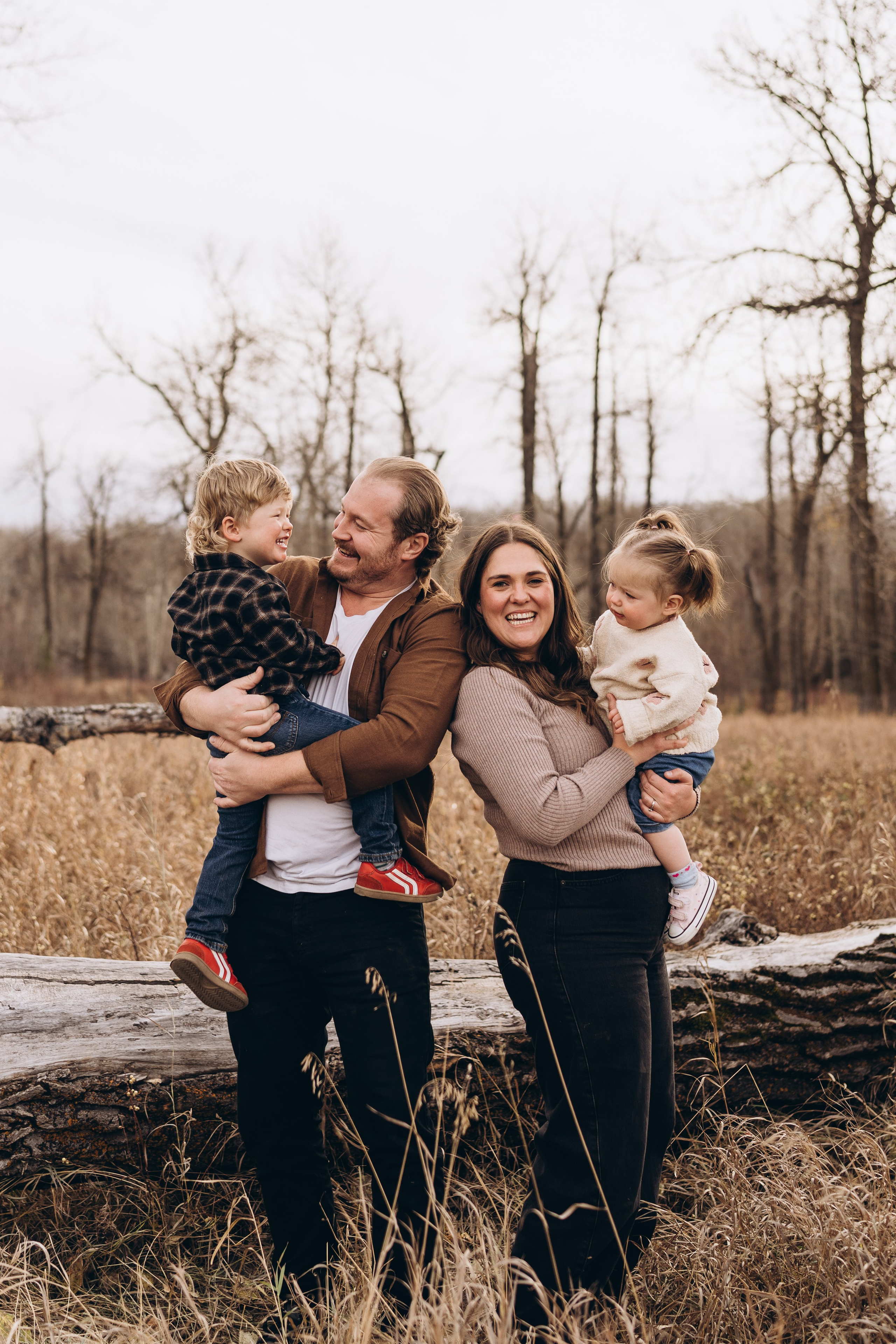 Taryn & fam. Calgary Wedding & Lifestyle Photographer — Yevhen Polishchuk