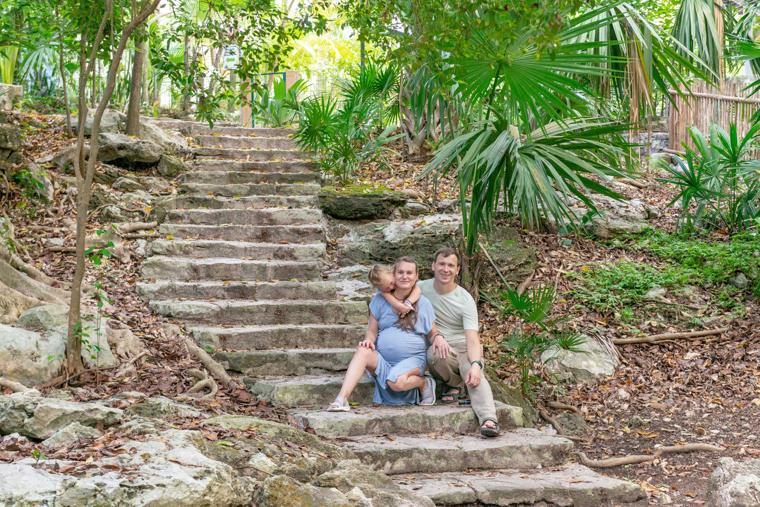 Family Maternity Photoshoot: Waiting for a New Miracle. PHOTOGRAPHER QUINTANA ROO