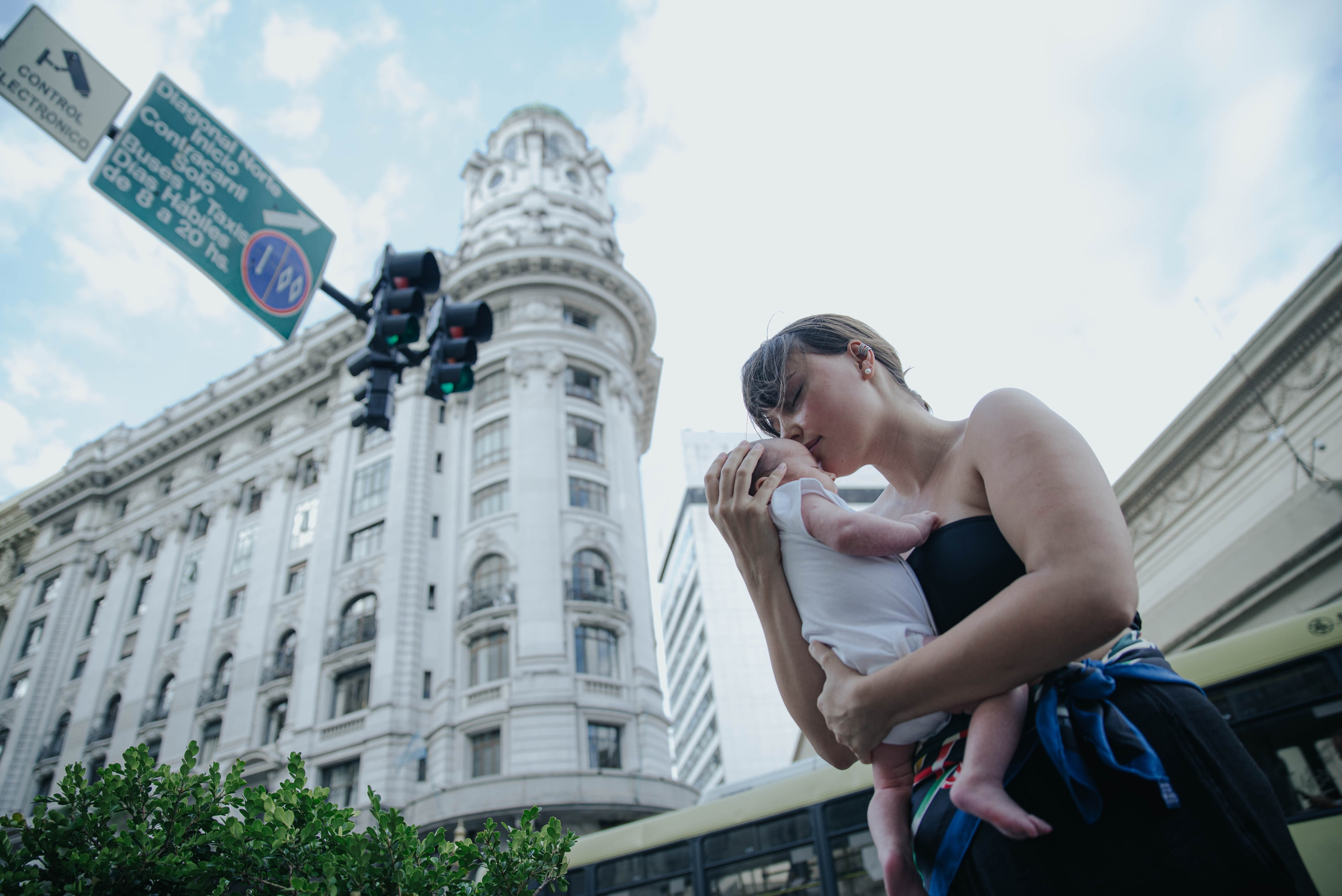 Mom Yana and Mars. Photographer @elmirkami in the city of Buenos Aires