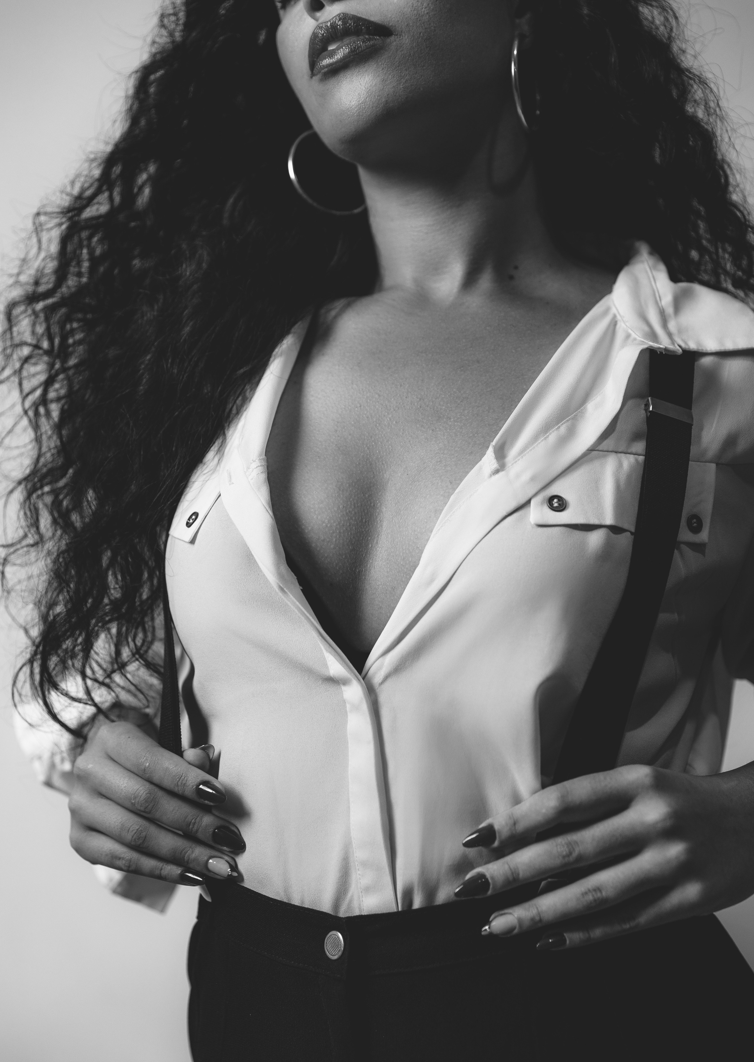 Fotografia pessoal em estúdio em São Paulo para quem deseja se enxergar de uma nova forma. Retratos femininos que valorizam autoestima, personalidade e autenticidade.