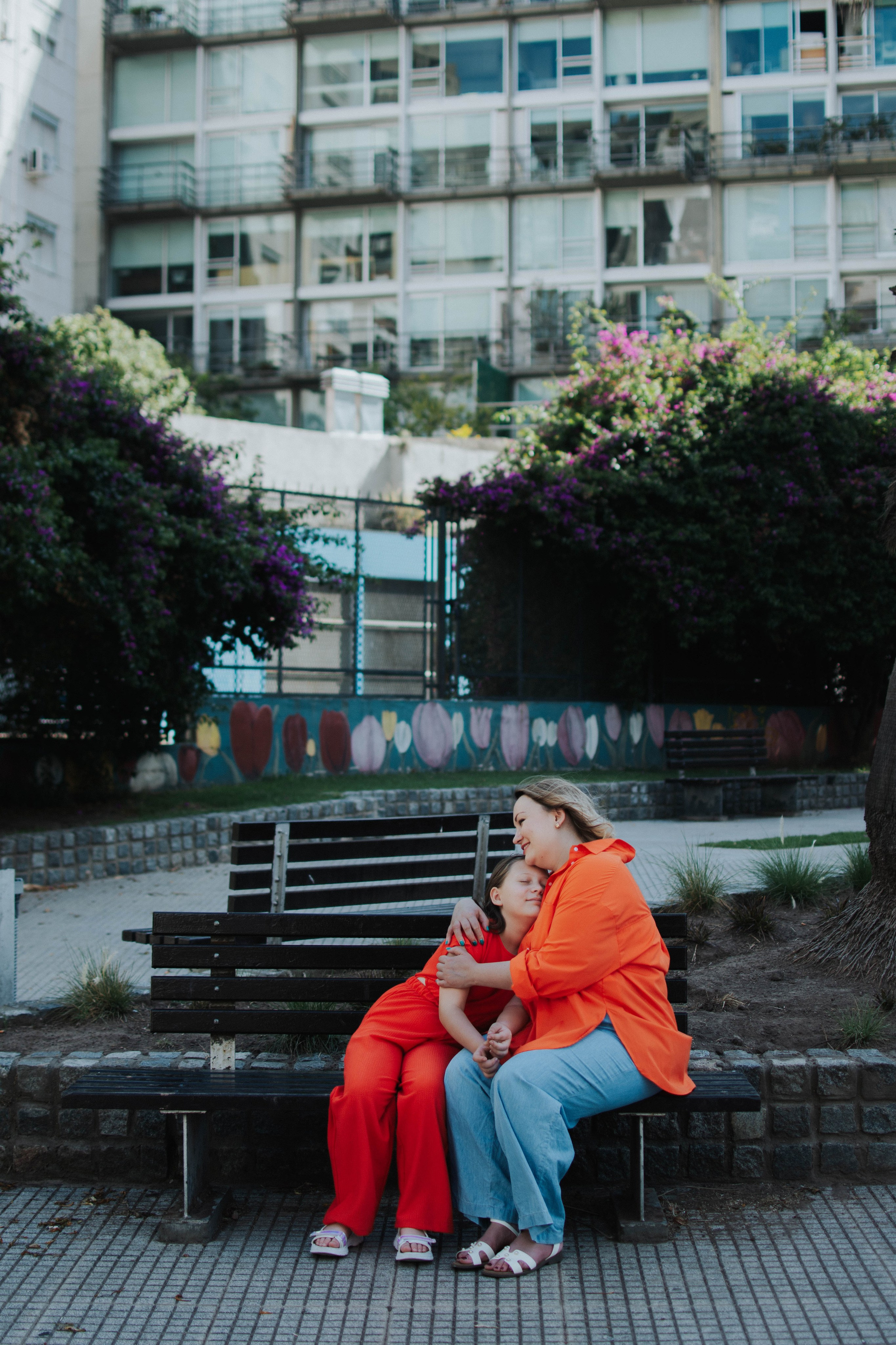 Mother and daughter. Buenos Aires. Photography. Photographer @elmirkami in the city of Buenos Aires