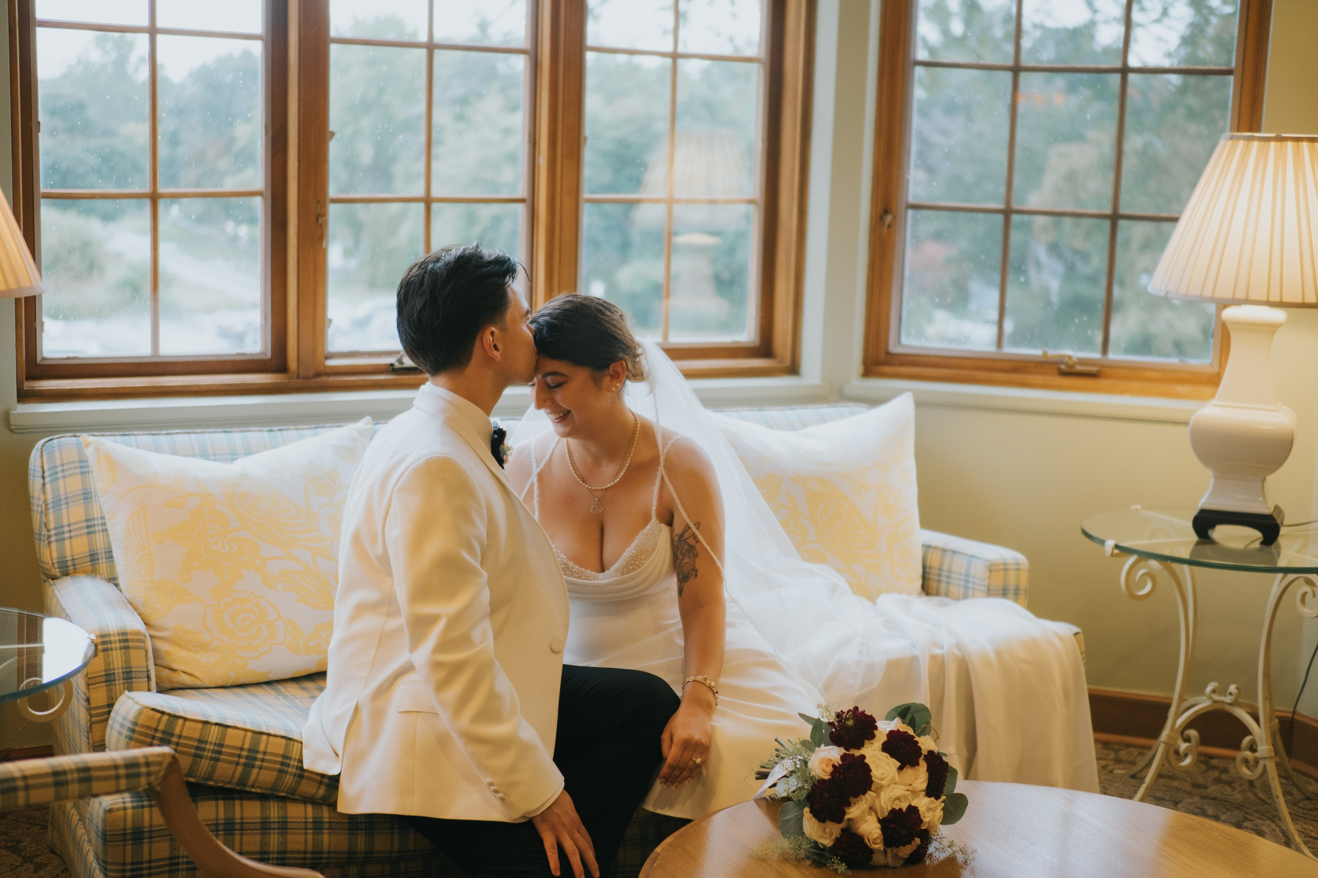 Wedding of Cassandra and Loïc in Beaconsfield, Montreal. Montreal Wedding Photographer — Muriel Oe Photo