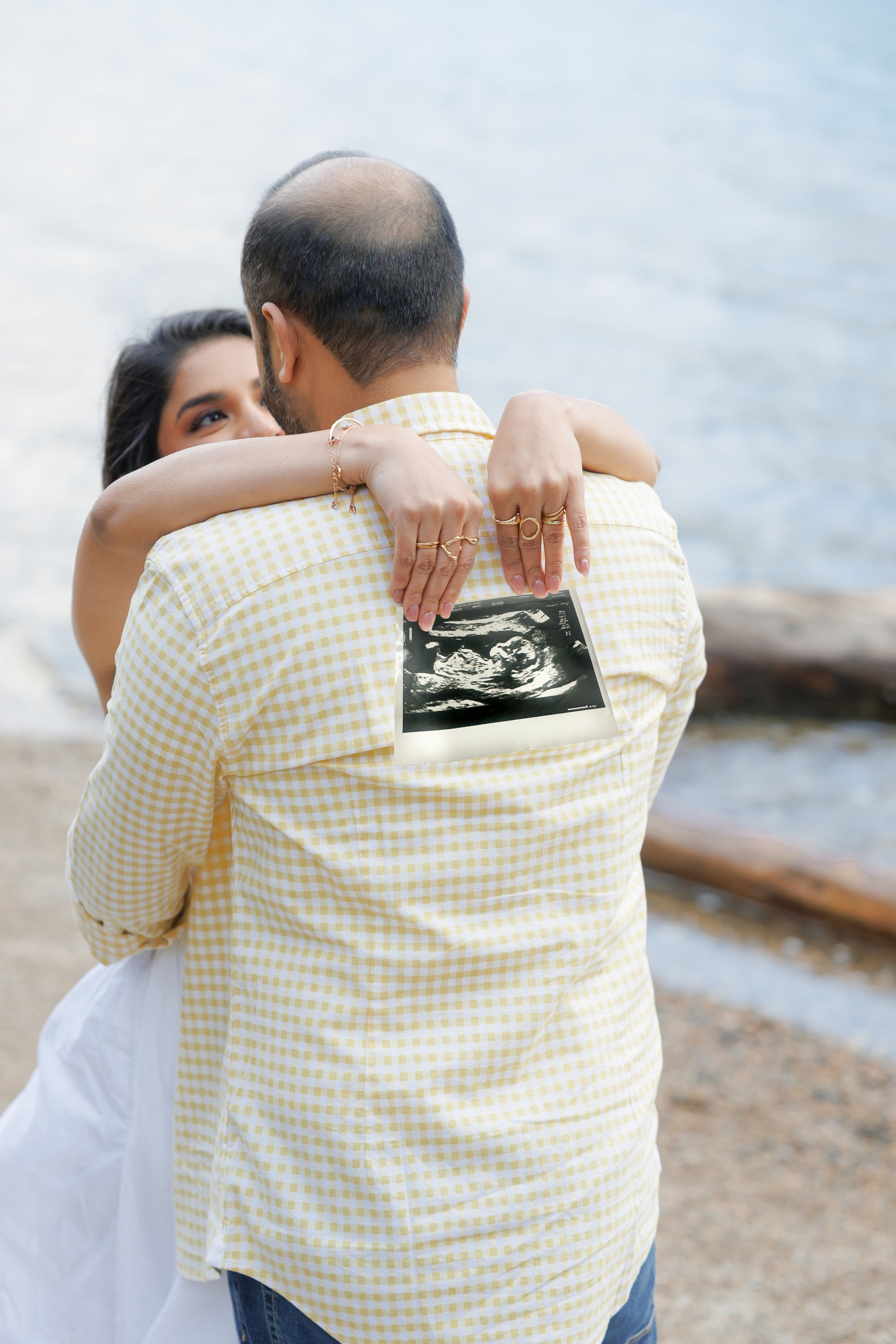 Mountain maternity shoot. Photographer Elvira Hryshchenko