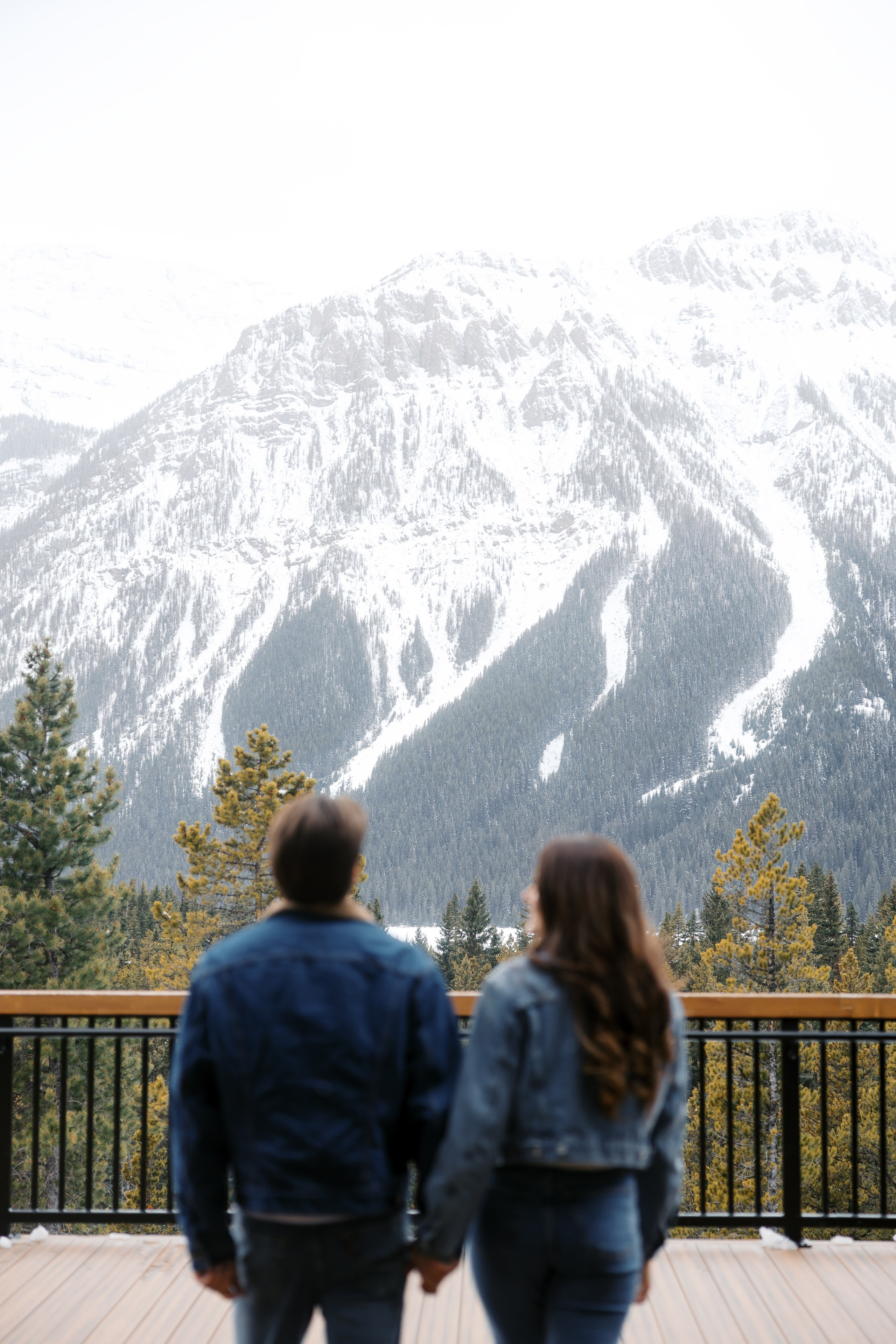 Ski engagement session. Photographer Elvira Hryshchenko