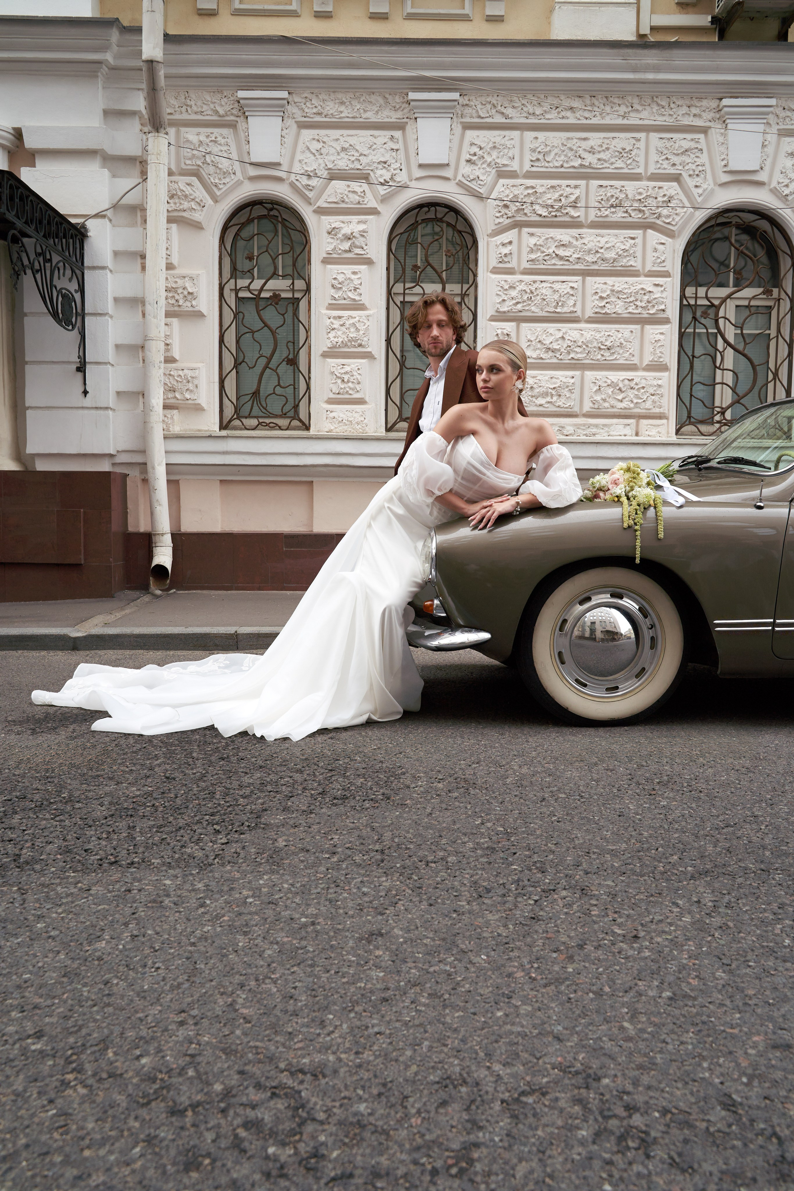 Wedding Portraits in a Vintage Convertible. Anna & Bogdan. Wedding & Portrait Photographer in Cancun, Tulum & Mexico City — Elena Ruzgis