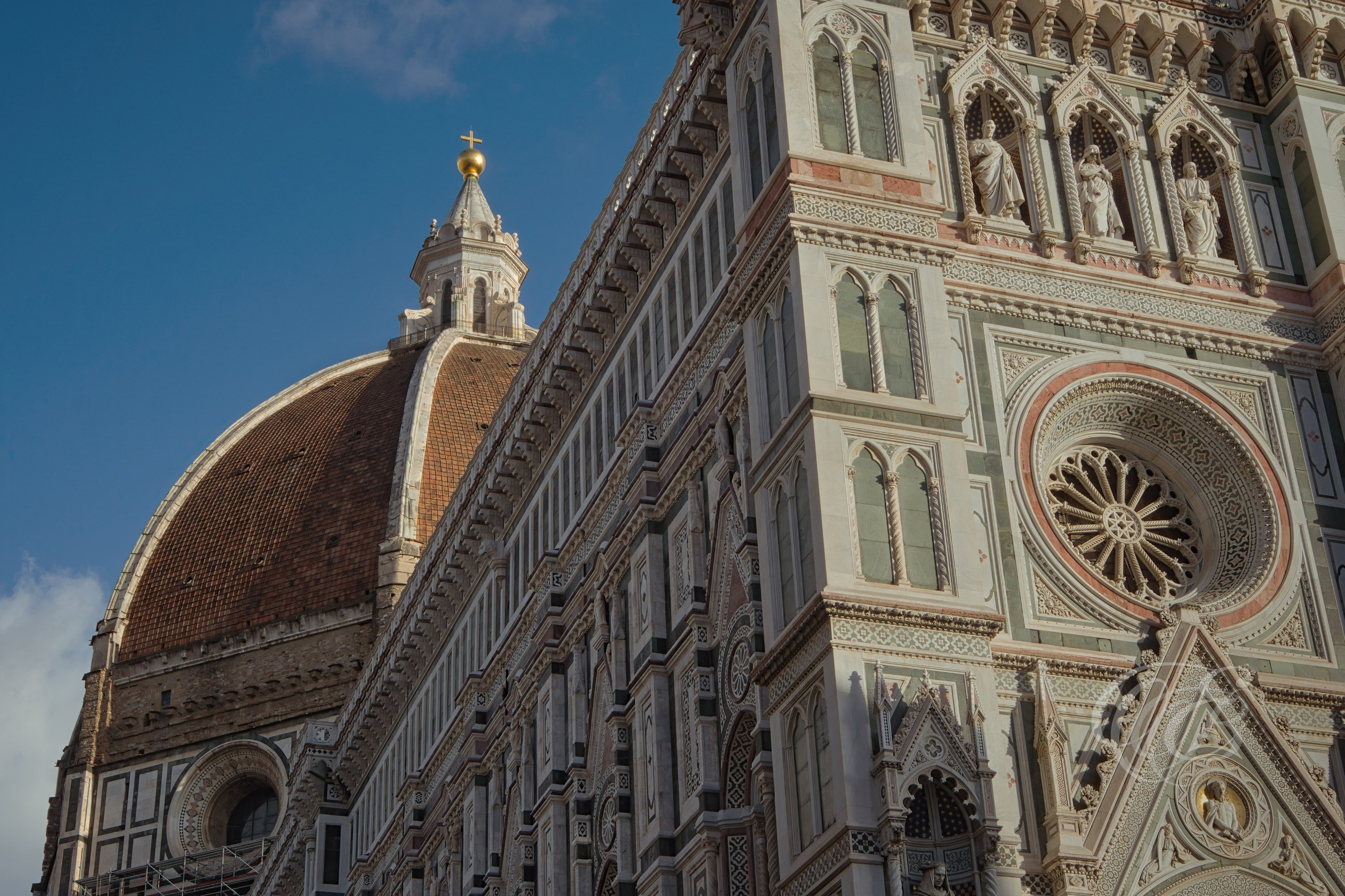 Florence, Italy—Dome of Santa Maria del Fiore—Eduardo Bartoli Photography—Photograph of the dome of Santa Maria del Fiore, Renaissance masterpiece designed by Filippo Brunelleschi and a defining symbol of Florence, Italy—Florence, Italy—Dome of Santa Maria del Fiore—Eduardo Bartoli Photography.