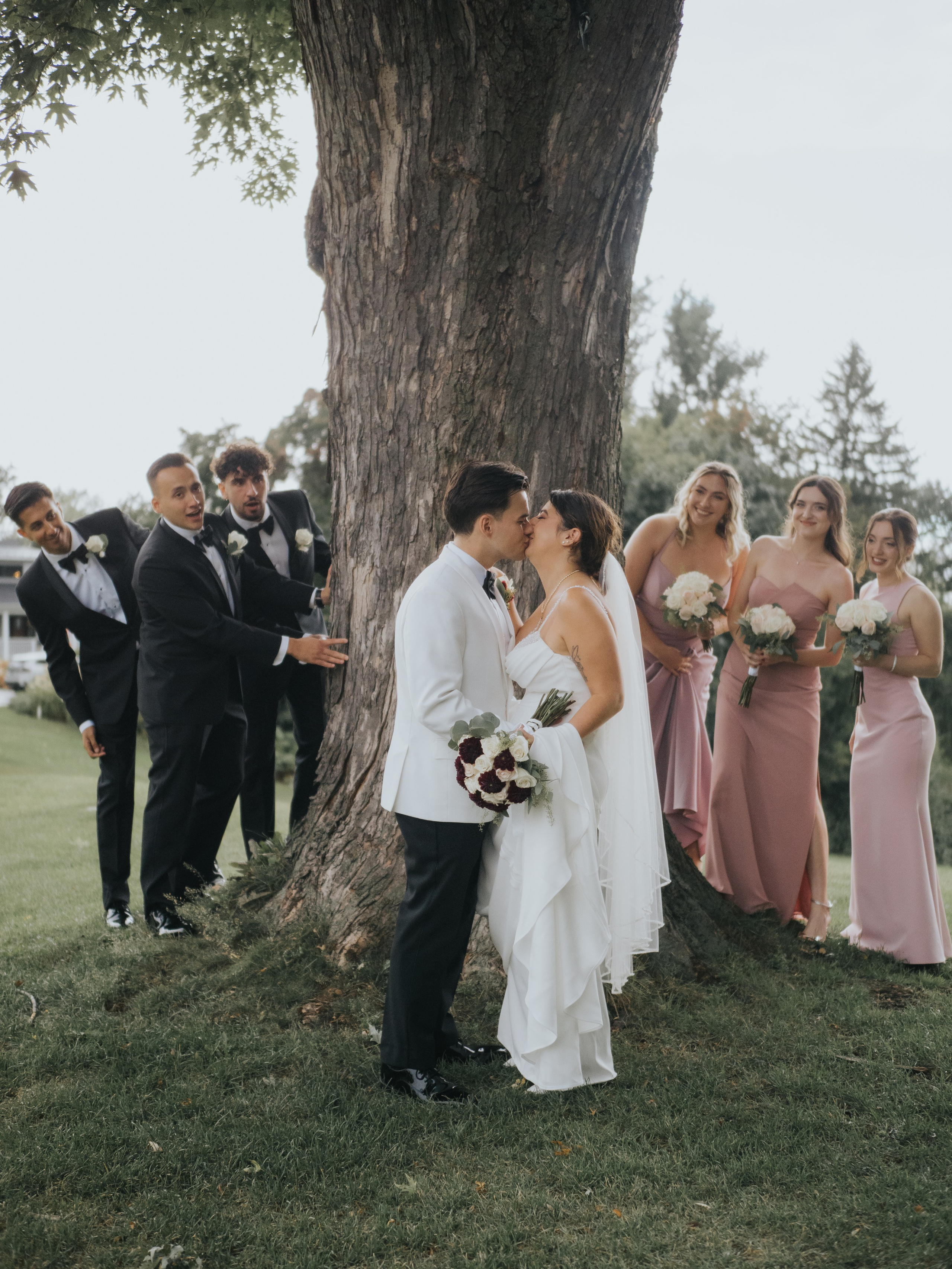 Wedding of Cassandra and Loïc in Beaconsfield, Montreal. Montreal Wedding Photographer — Muriel Oe Photo
