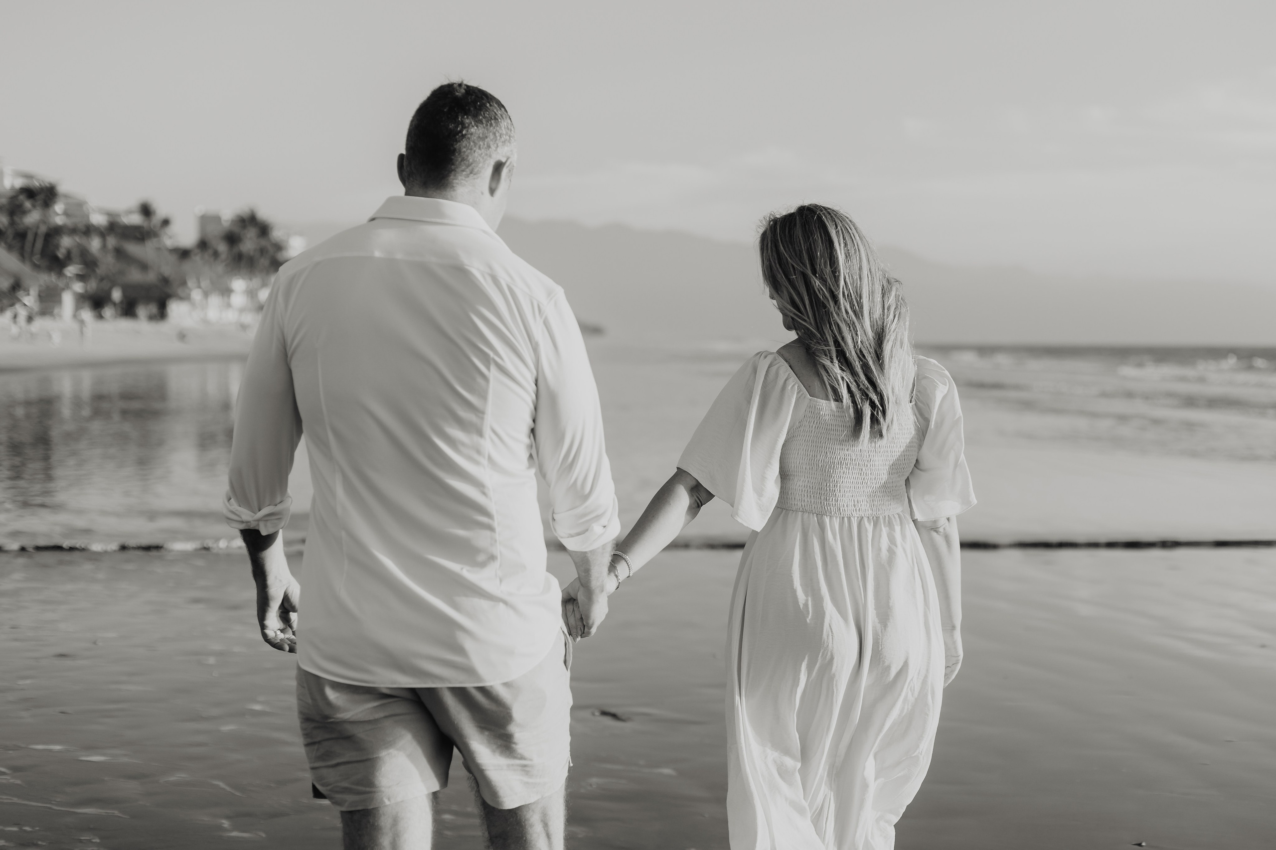 Laughter, Sand, and Sea: A Family Session in Nuevo Vallarta. Fotógrafo de Bodas en Puerto Vallarta y Riviera Nayarit | VL photo & film