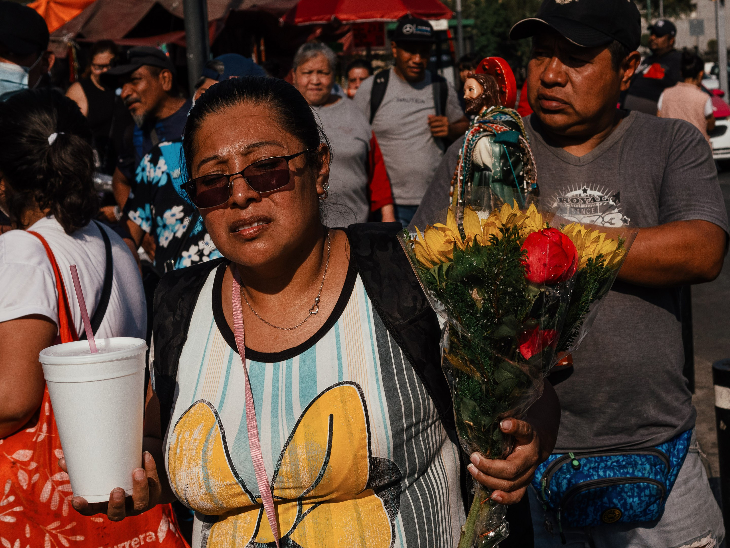 Celebración de San Judas Tadeo en la Iglesia de San Hipólito y San Casiano, Hidalgo, CDMX, México. Federico Borobio, fotografía callejera y documental.