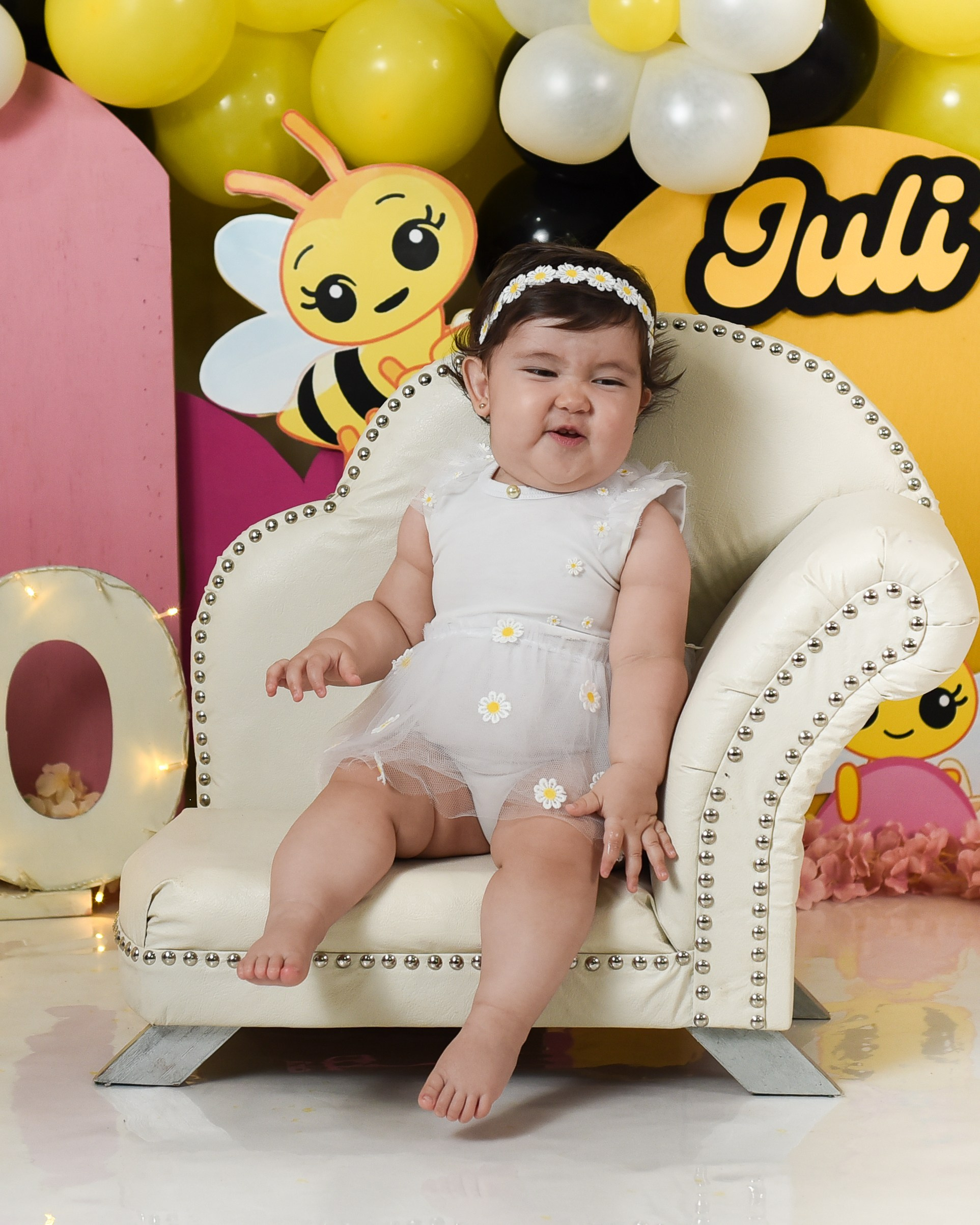 Sesión 1er añito de Juli. Temática: Abejita de Plim Plim +  Mini Sesión Navideña. Fotografo de casamiento en misiones y fotógrafo de familia  Posadas