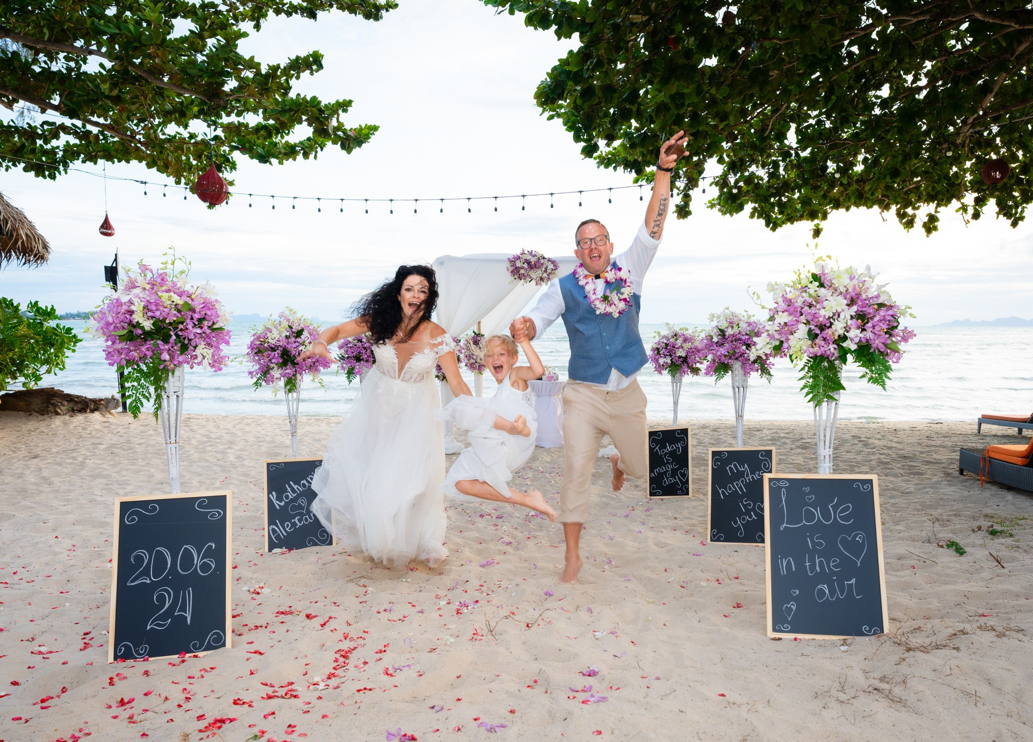 Wedding on the beach. Mariage à Koh Samui, en Thaïlande. Whatsapp: +66 94 3 650 301