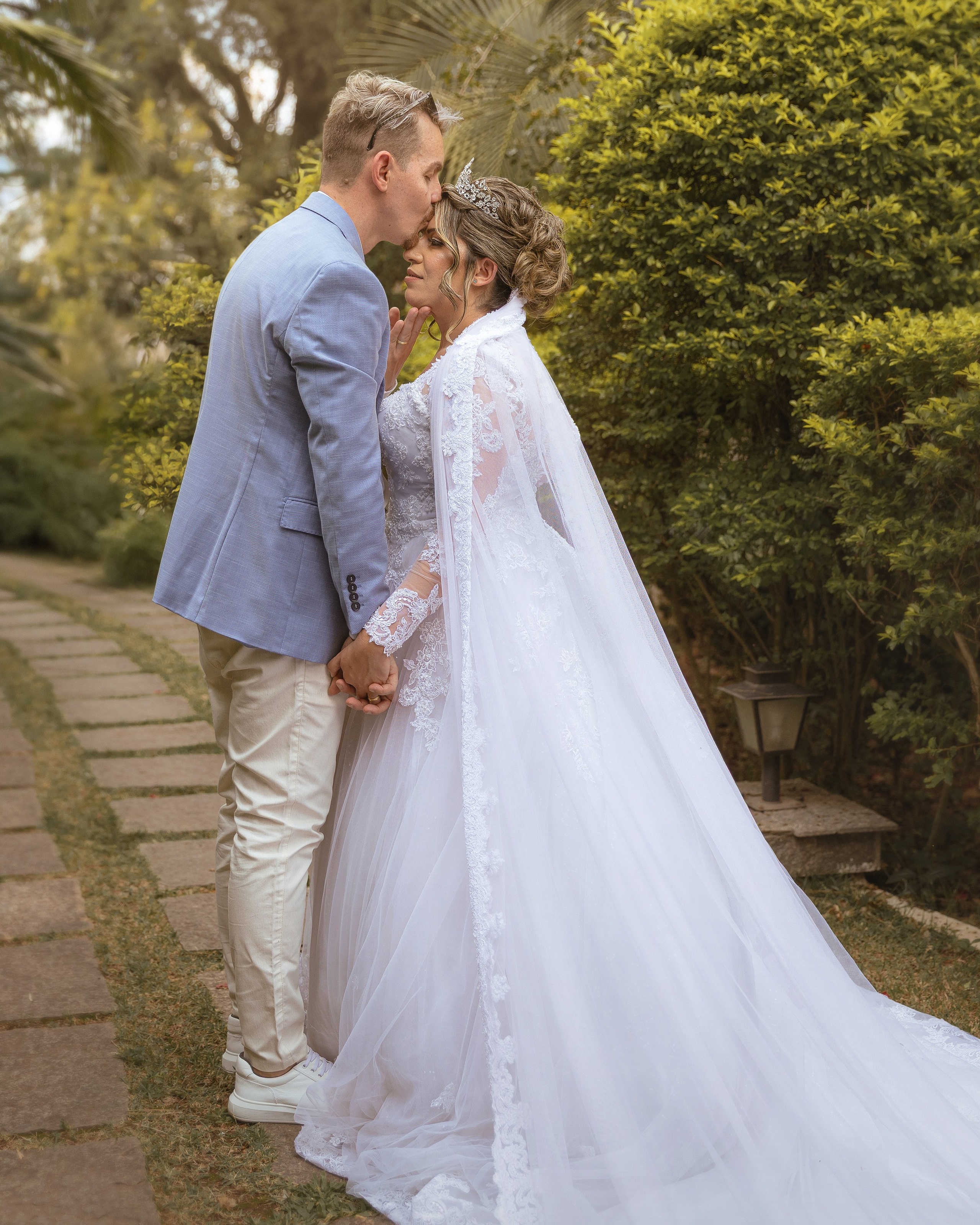 Ensaio e fotografia de casamento em São Paulo com registros naturais e emocionantes. Cada detalhe, abraço e olhar se transforma em uma lembrança especial do grande dia.
