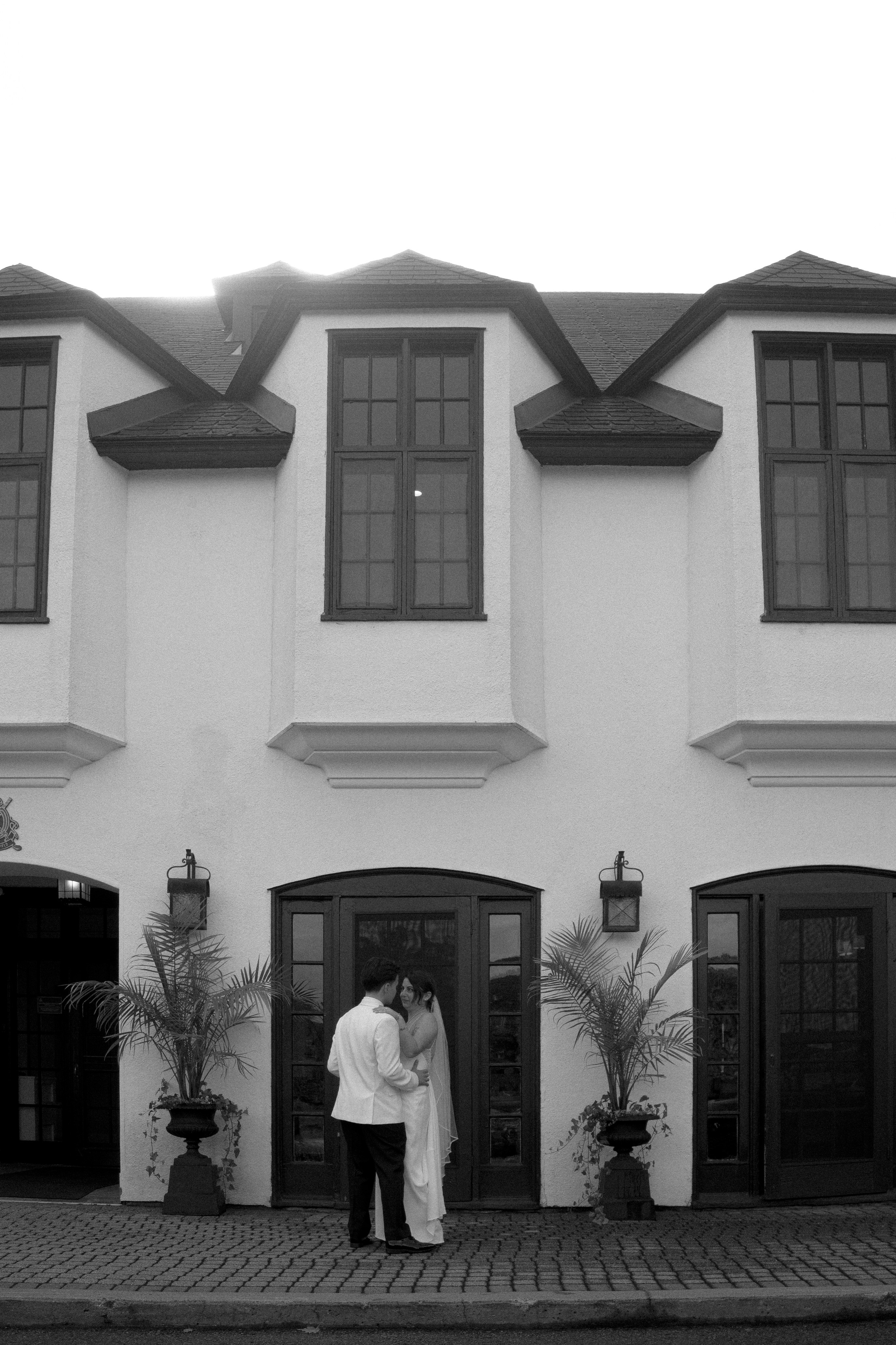 Wedding of Cassandra and Loïc in Beaconsfield, Montreal. Montreal Wedding Photographer — Muriel Oe Photo