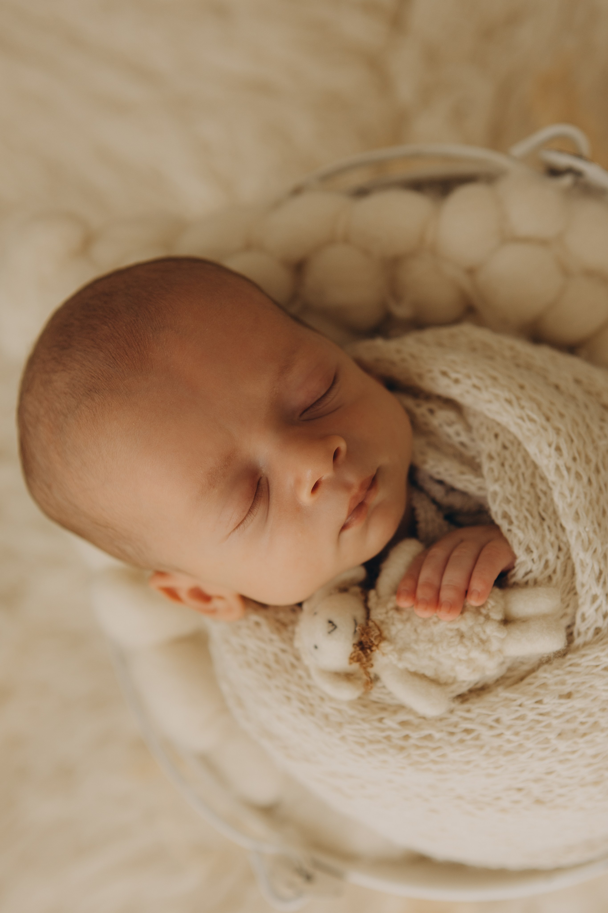 bebê recém-nascido dormindo em ensaio newborn em Sorocaba