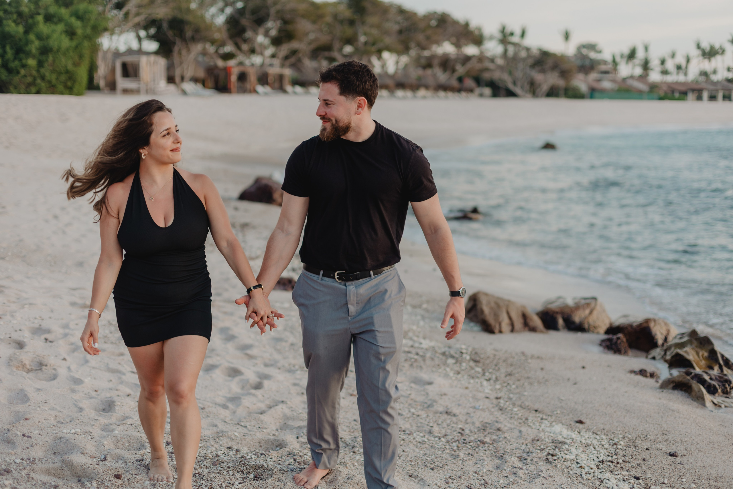 An Engagement at Four Seasons Punta Mita: Love by the Pacific. Fotógrafo de Bodas en Puerto Vallarta y Riviera Nayarit | VL photo & film