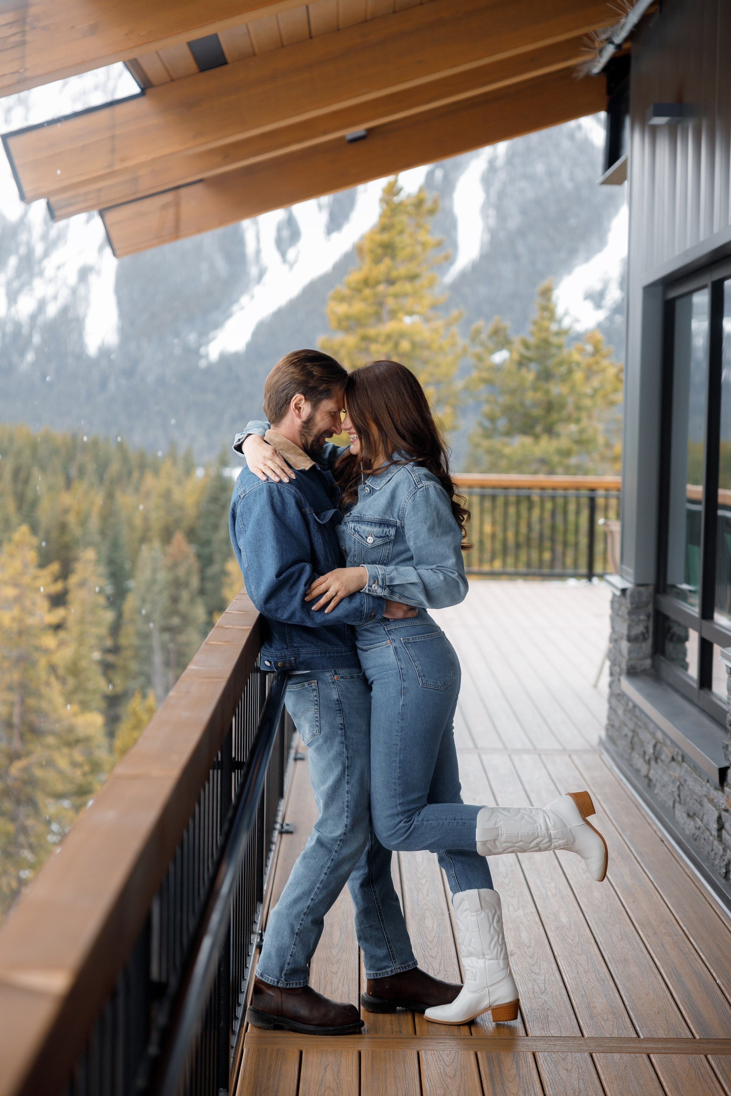 Ski engagement session. Photographer Elvira Hryshchenko
