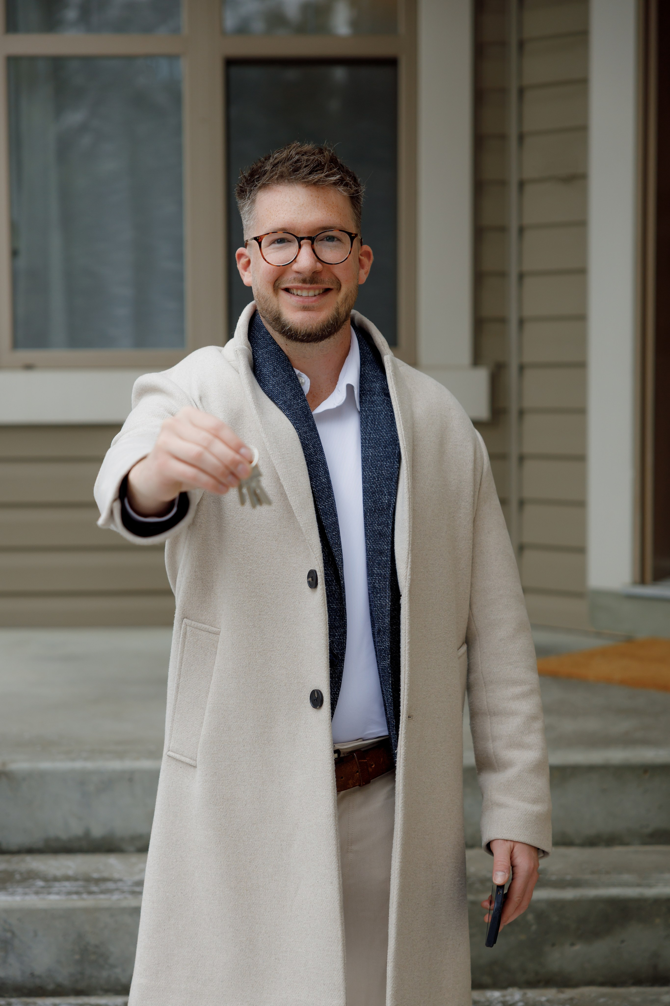 Real Estate Agent. Photographer Elvira Hryshchenko