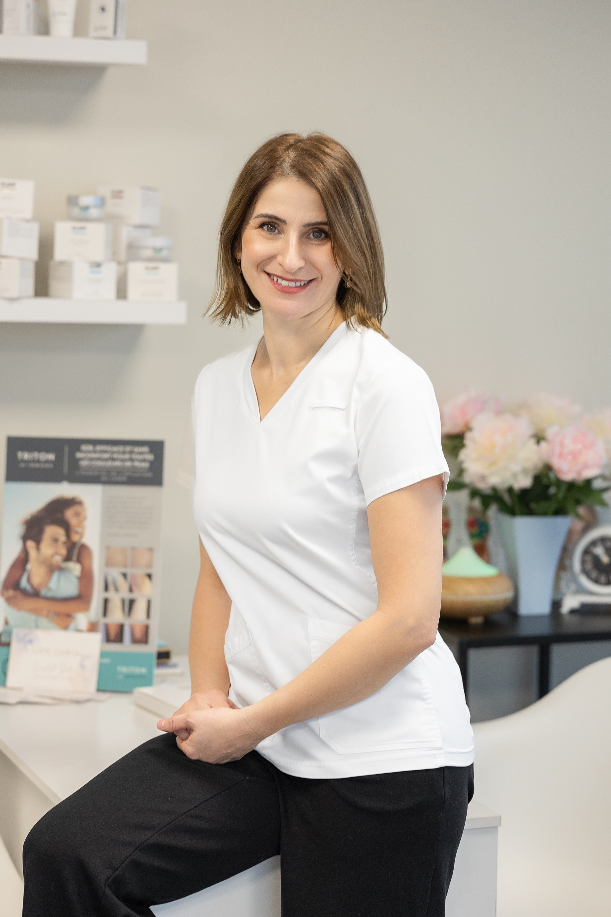 Violeta Sili, Esthéticienne/Beautician. Je suis photographe portraitiste et je réalise des portraits à toutes les étapes de votre vie! Bienvenue dans mon studio à Westmount, Qc
