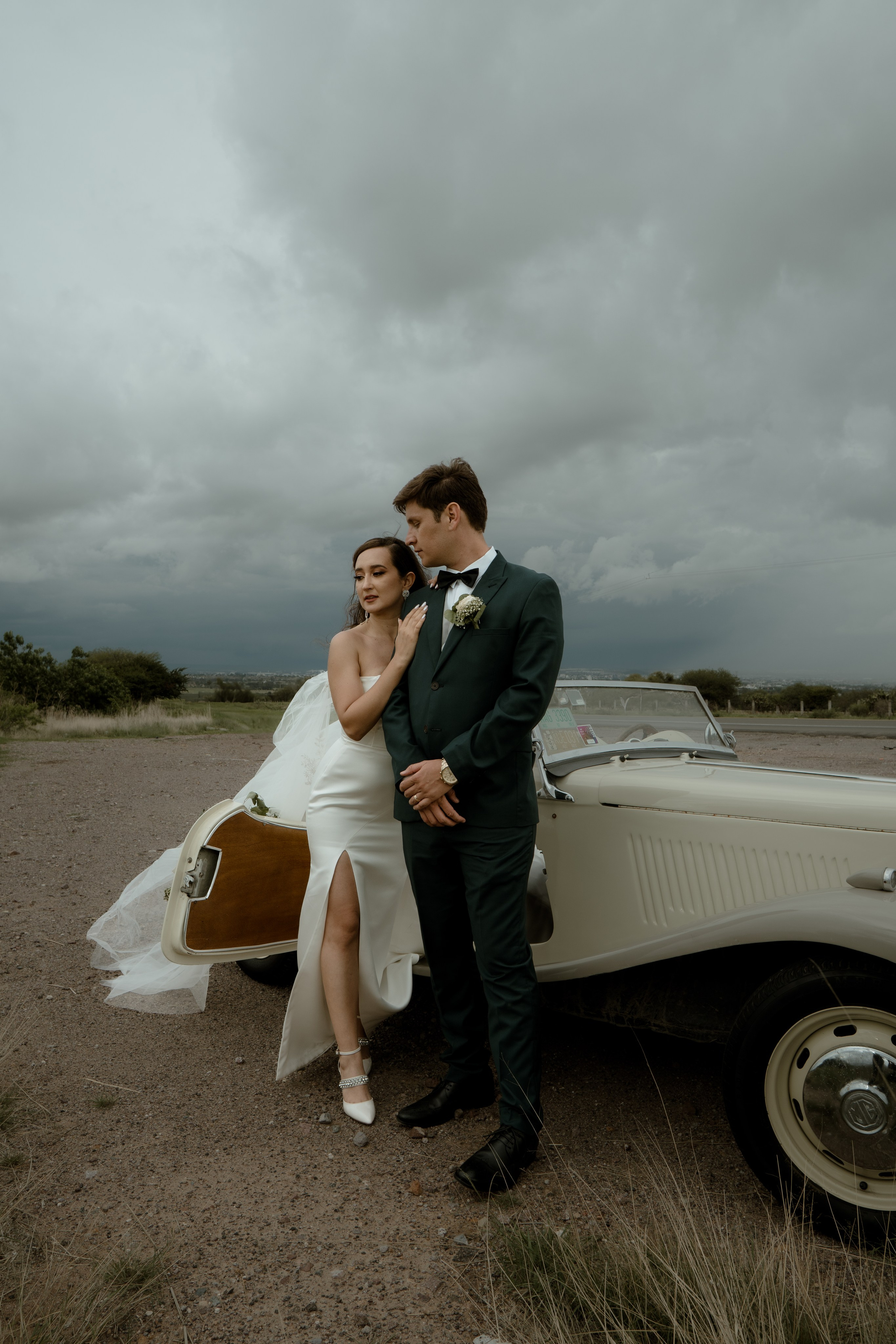 Jorge y Liliana. TWO MILLIMETERS