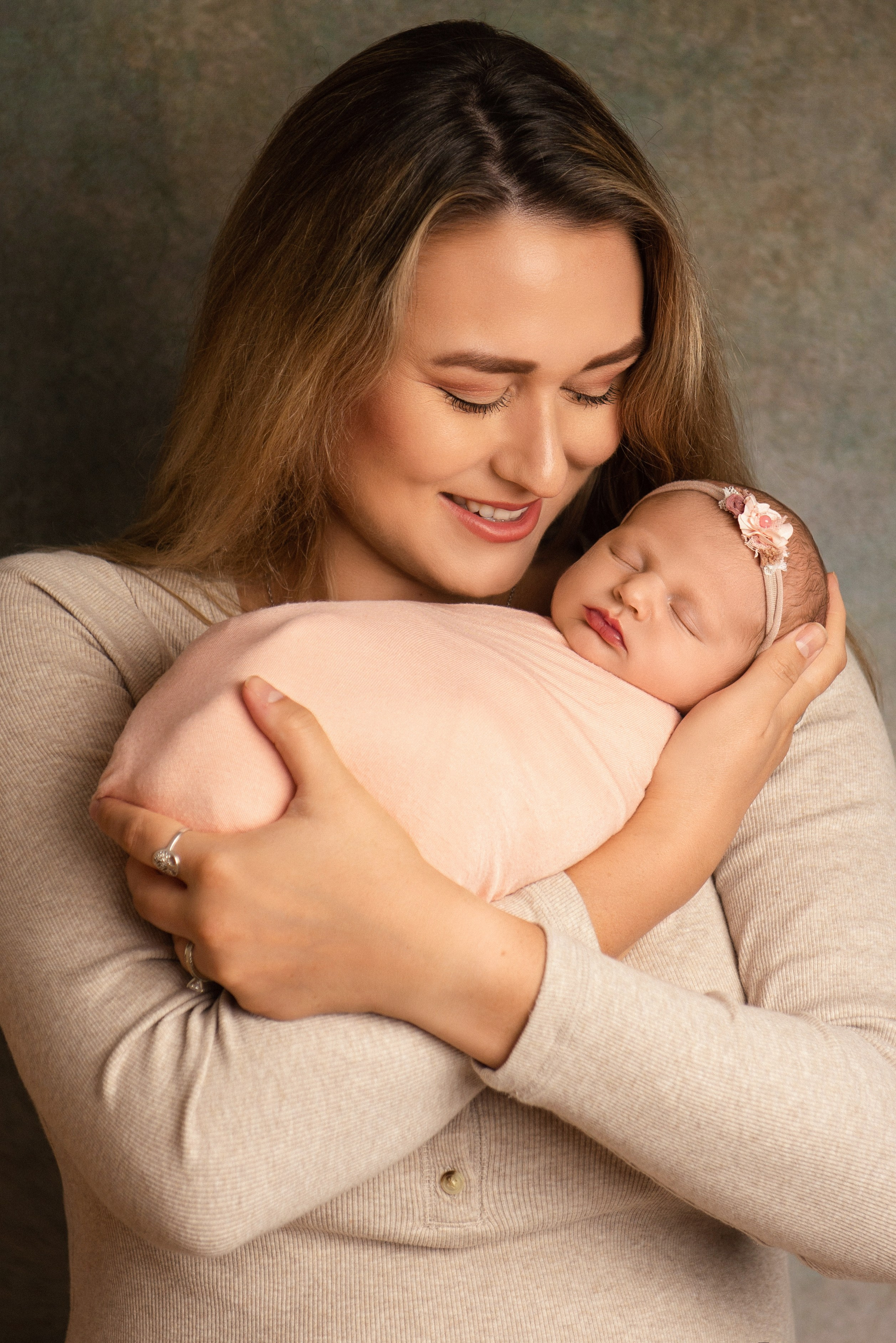 FAMILY / MATERNITY. Ottawa Newborn and Baby Newborn Photographer Elena Helali