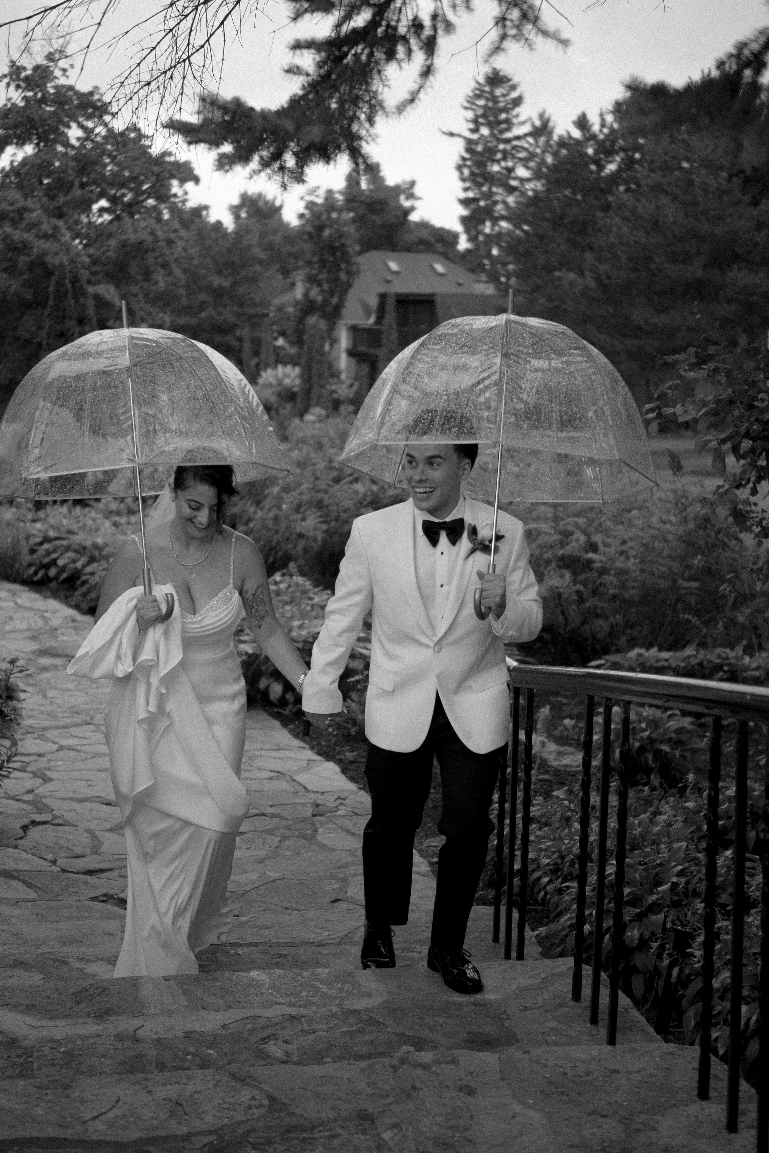 Wedding of Cassandra and Loïc in Beaconsfield, Montreal. Montreal Wedding Photographer — Muriel Oe Photo