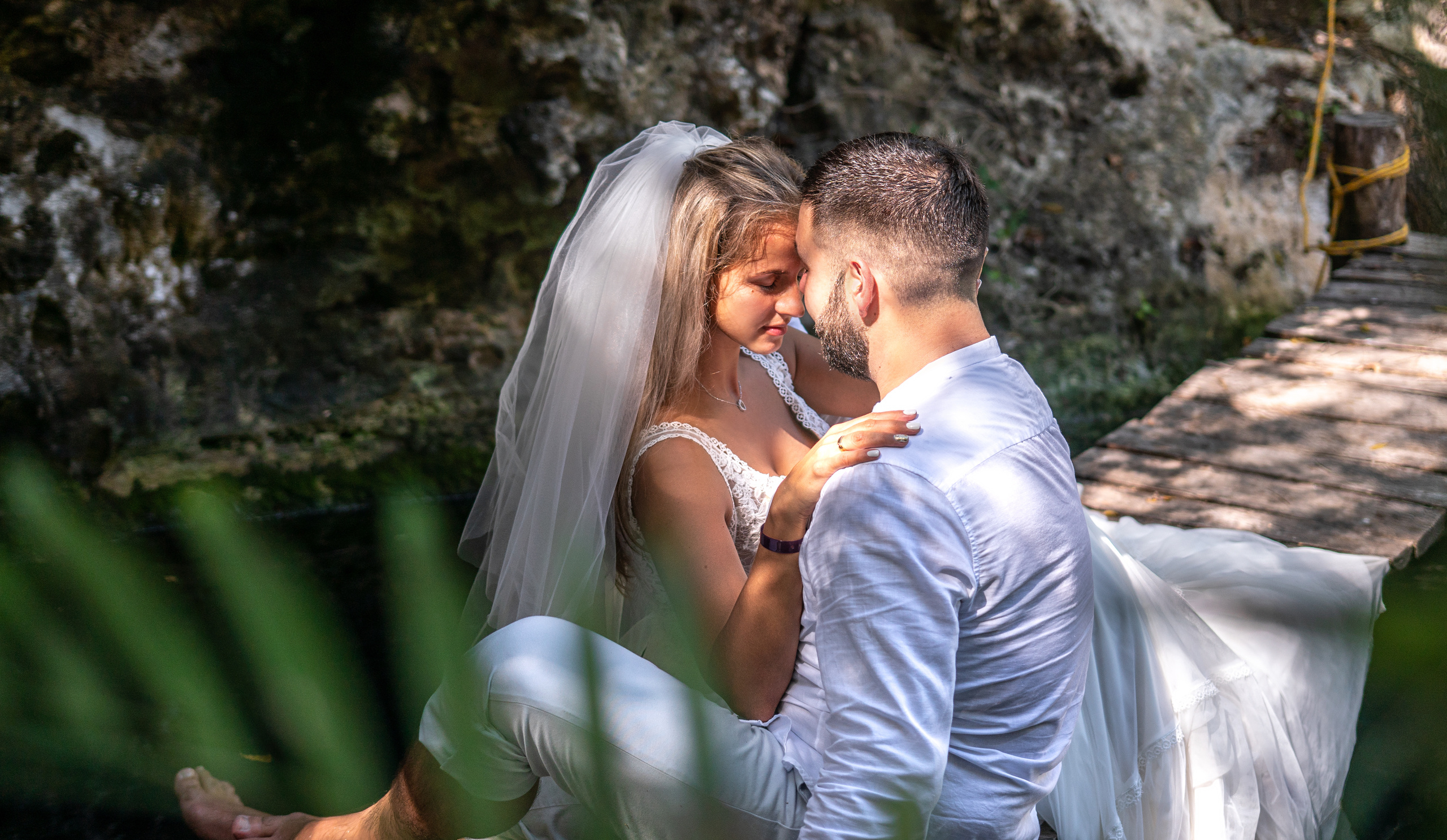 Stylish wedding portrait session in Cancun cenote