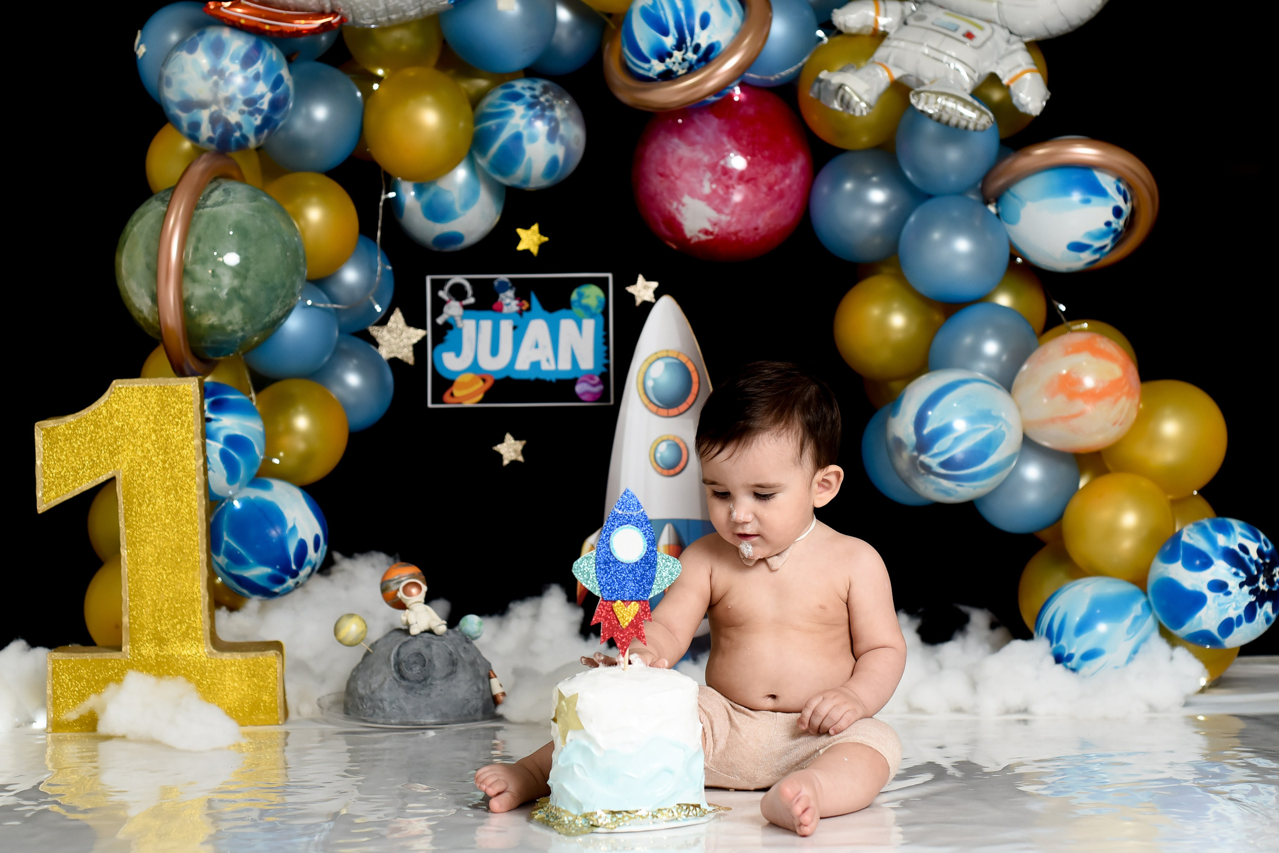 Sesión 1er año de Juan. Temática: Astronauta. Fotografo de casamiento en misiones y fotógrafo de familia  Posadas