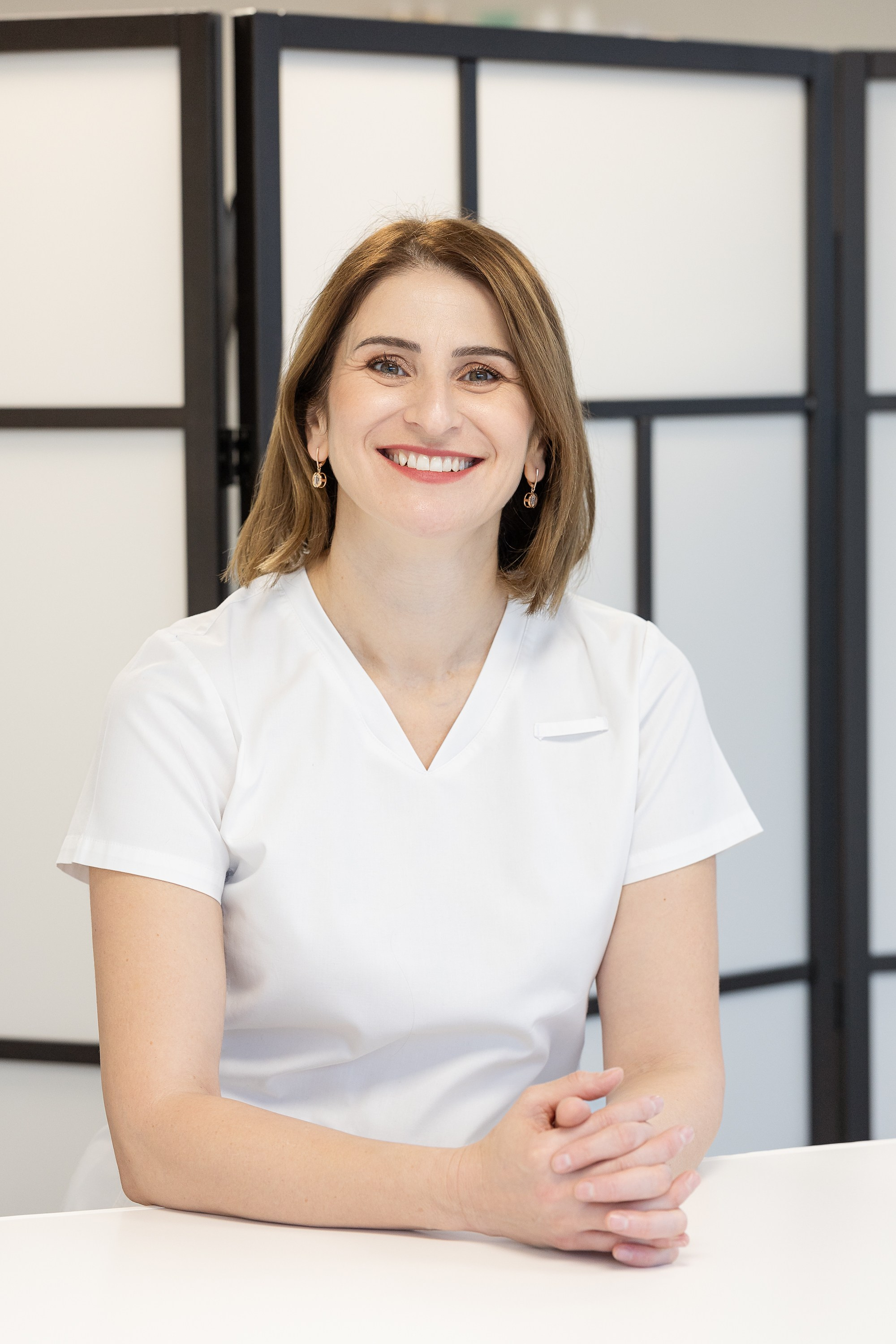 Violeta Sili, Esthéticienne/Beautician. Je suis photographe portraitiste et je réalise des portraits à toutes les étapes de votre vie! Bienvenue dans mon studio à Westmount, Qc