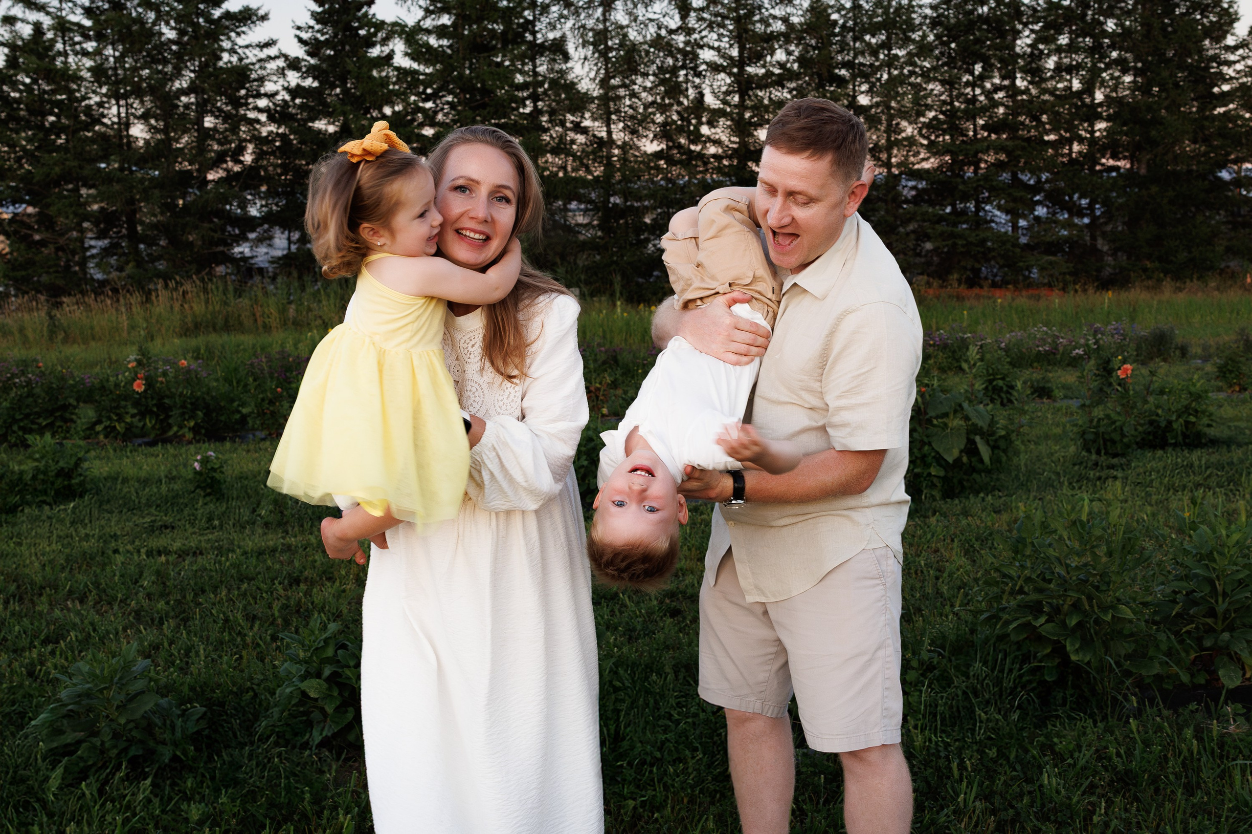 FAMILY. Je suis photographe portraitiste et je réalise des portraits à toutes les étapes de votre vie! Bienvenue dans mon studio à Westmount, Qc