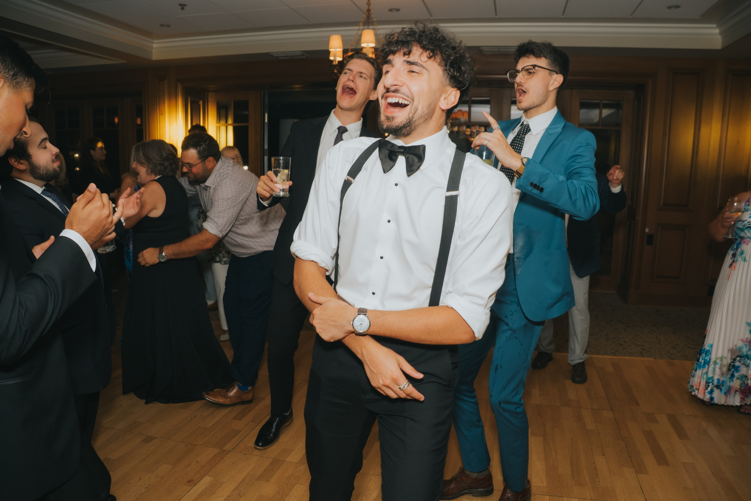 Wedding of Cassandra and Loïc in Beaconsfield, Montreal. Montreal Wedding Photographer — Muriel Oe Photo