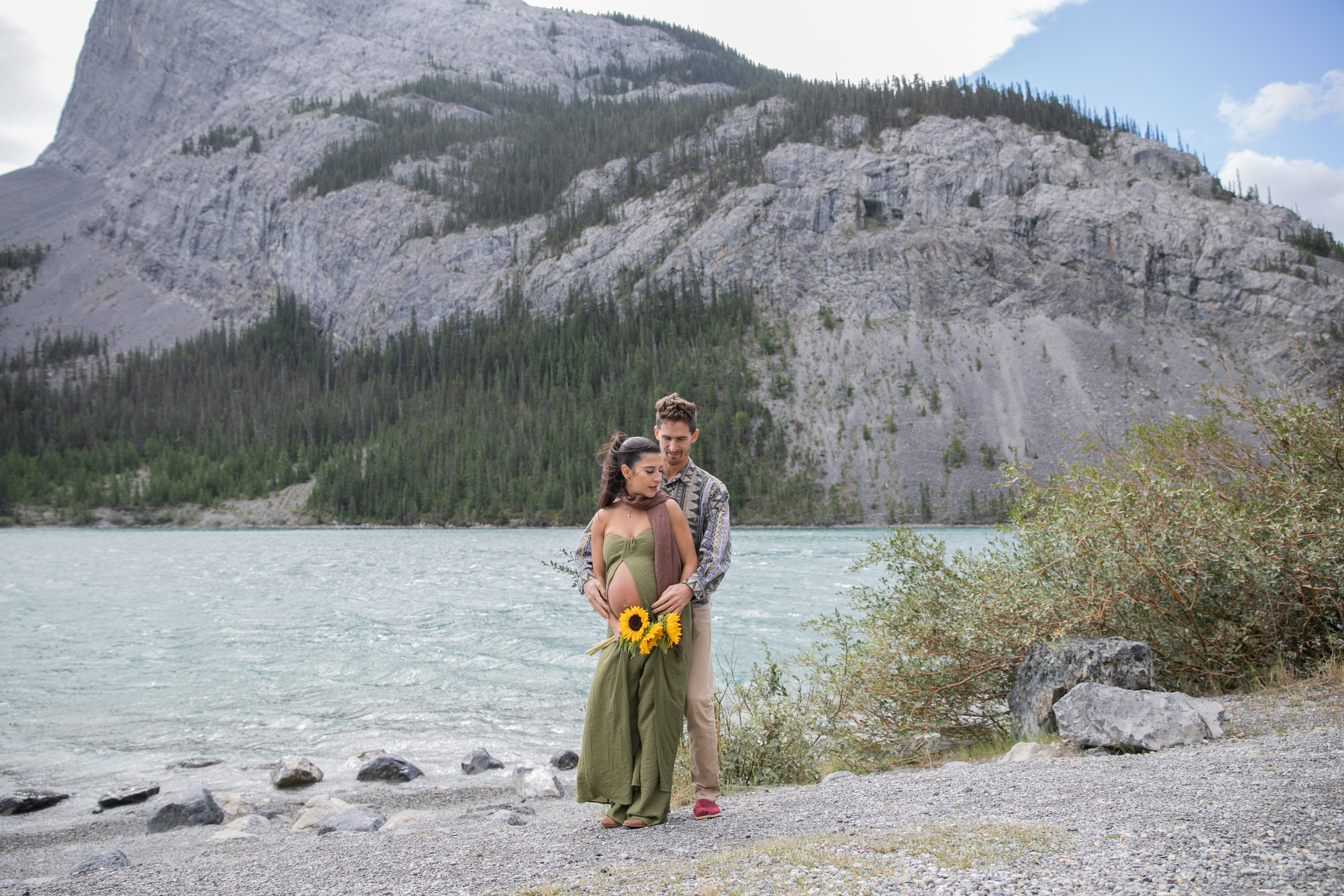 Maternity Photos — Canmore — Daniella. Fotografía accesible en Calgary