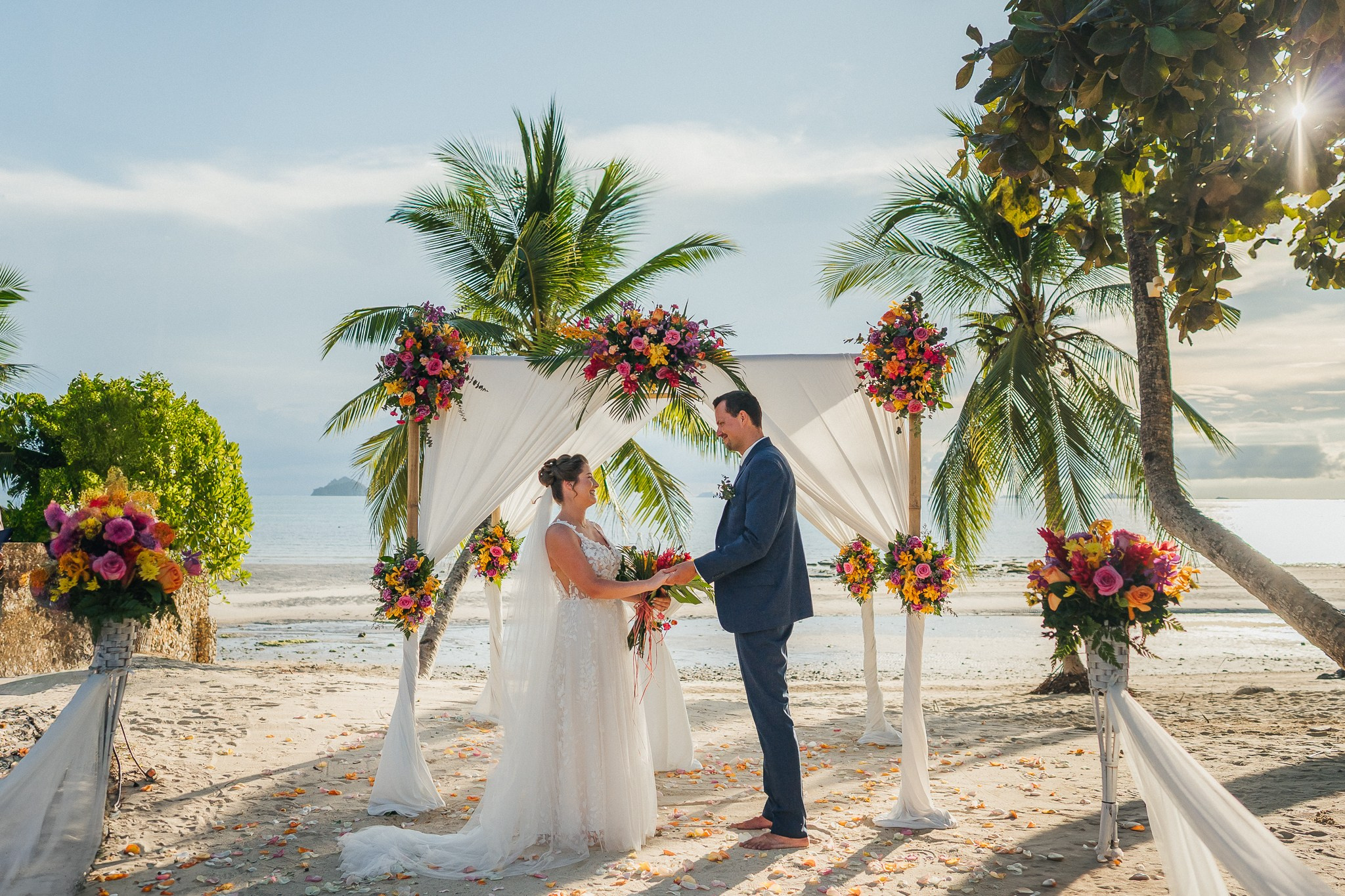 Wedding on the beach. Mariage à Koh Samui, en Thaïlande. Whatsapp: +66 94 3 650 301