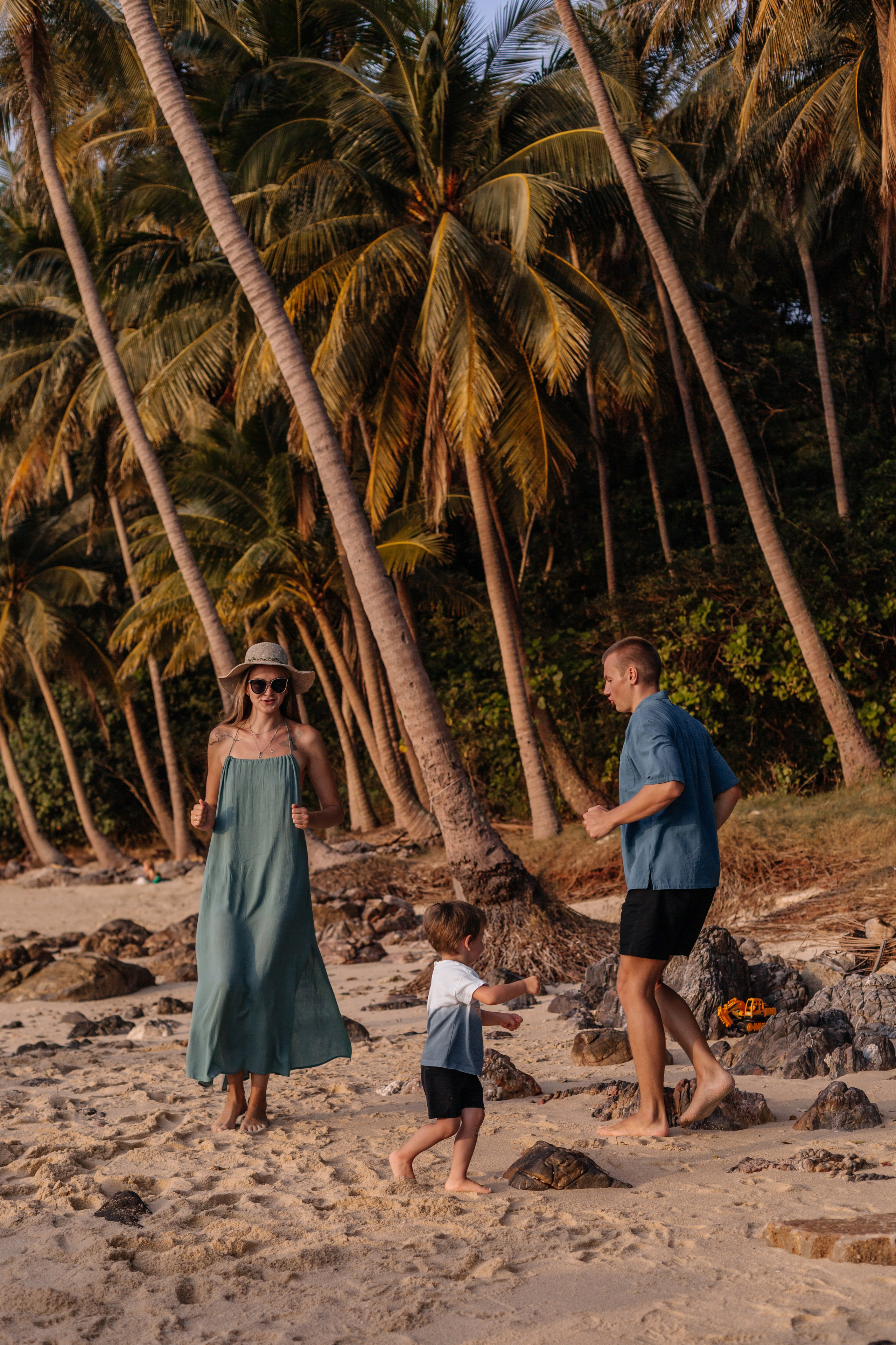 Family photoshoot on Koh Samui beach, Secret beach on Koh Samui