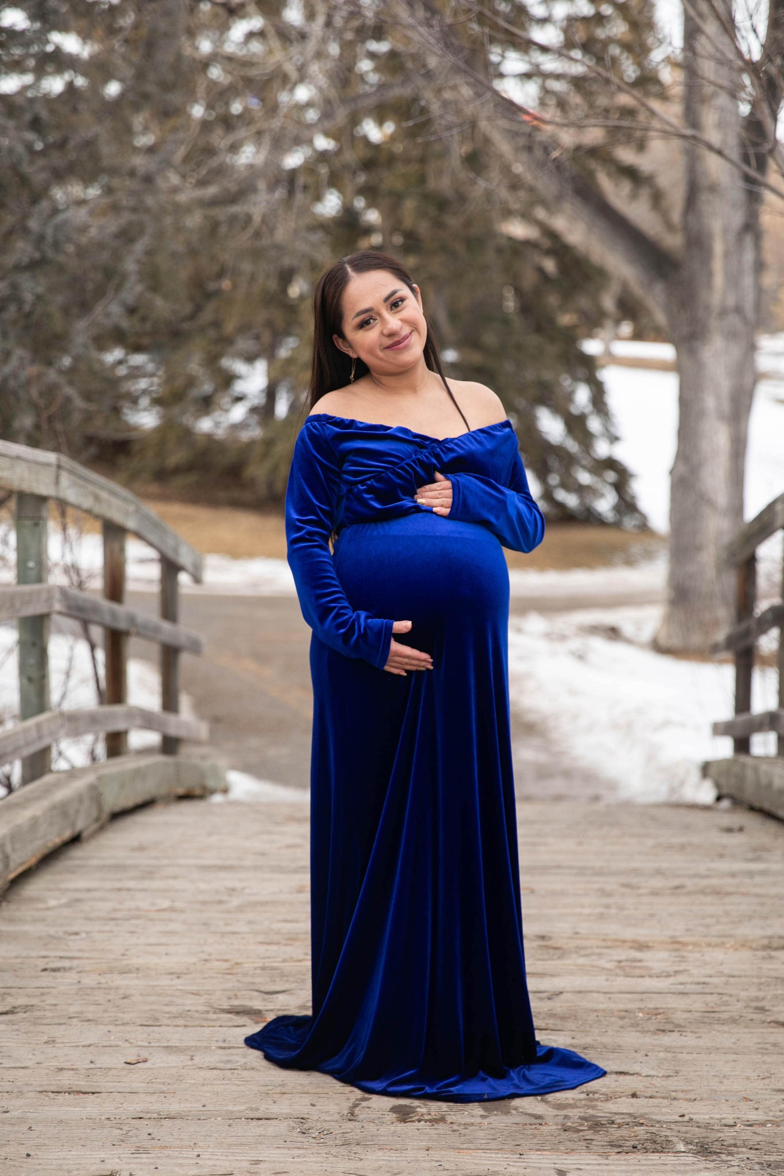 Maternity Photos — Confederation Park — Dulce. Fotografía accesible en Calgary
