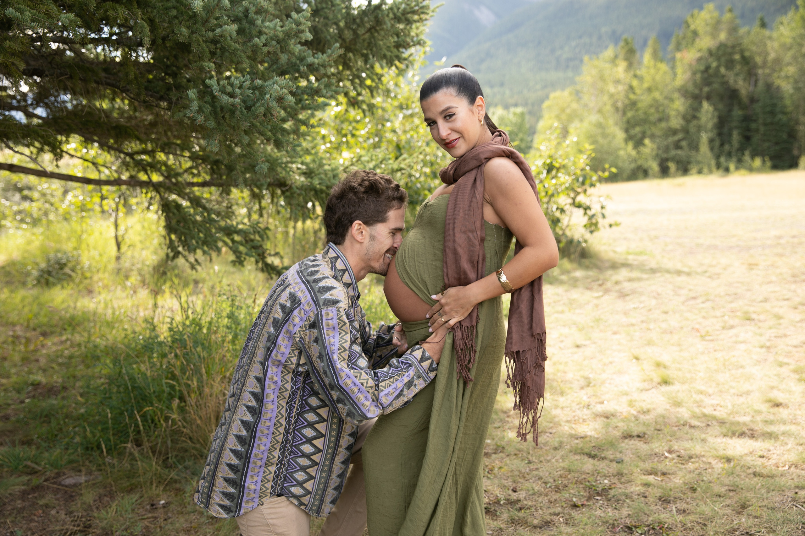 Maternity Photos — Canmore — Daniella. Fotografía accesible en Calgary