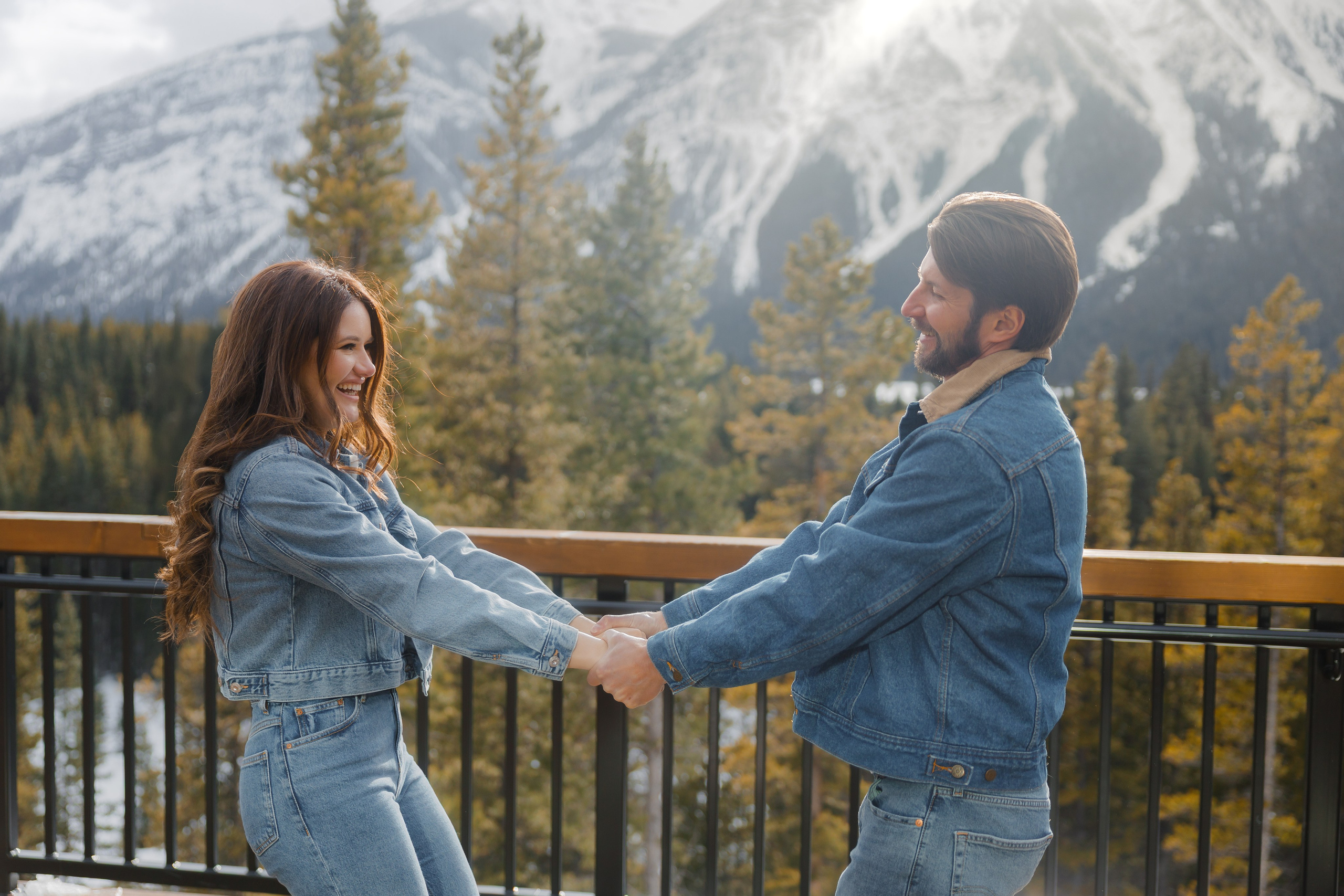 Ski engagement session. Photographer Elvira Hryshchenko