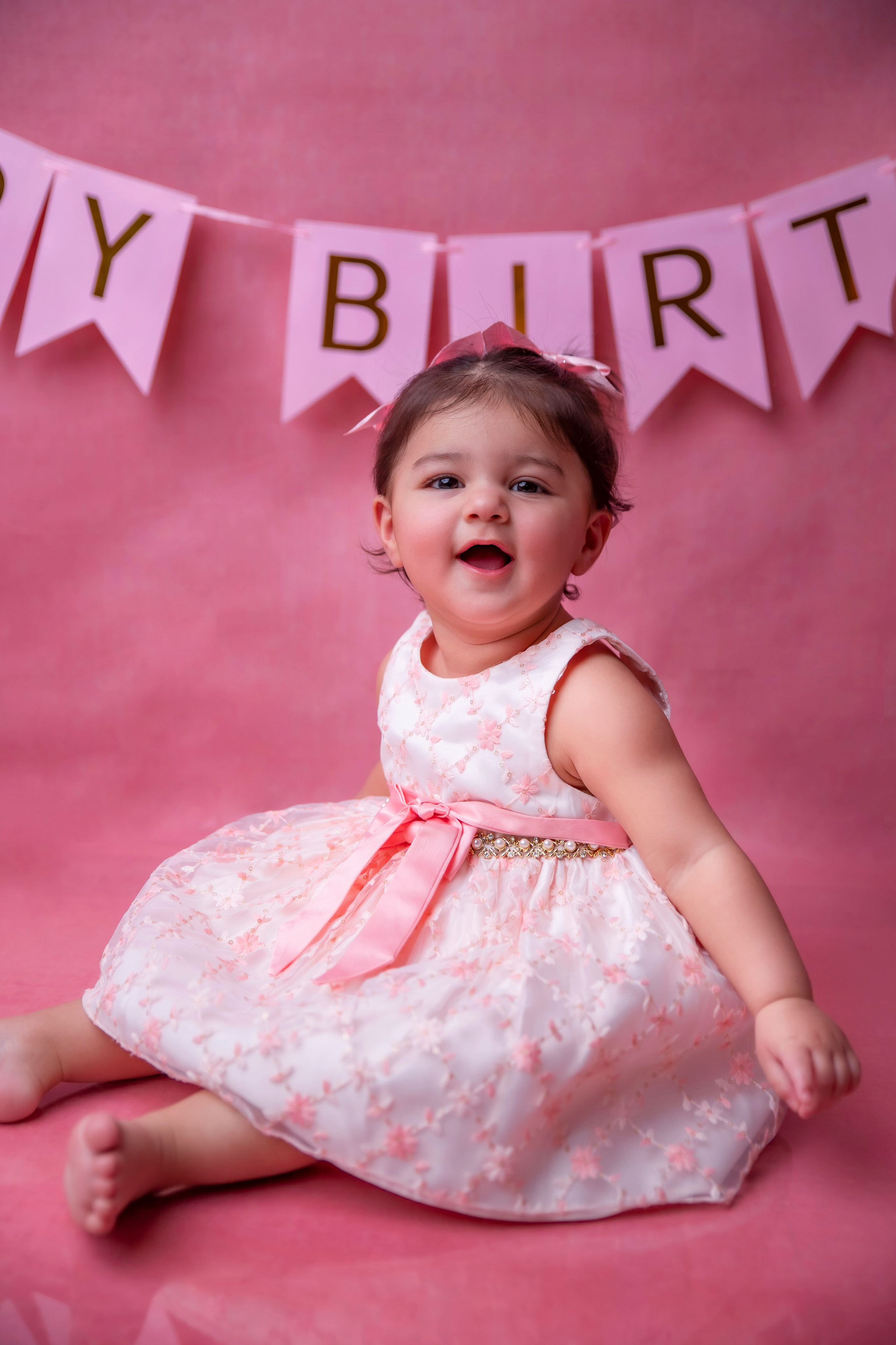 Cake Smash. Lifestyle and Family Photographer Faryal Saeed