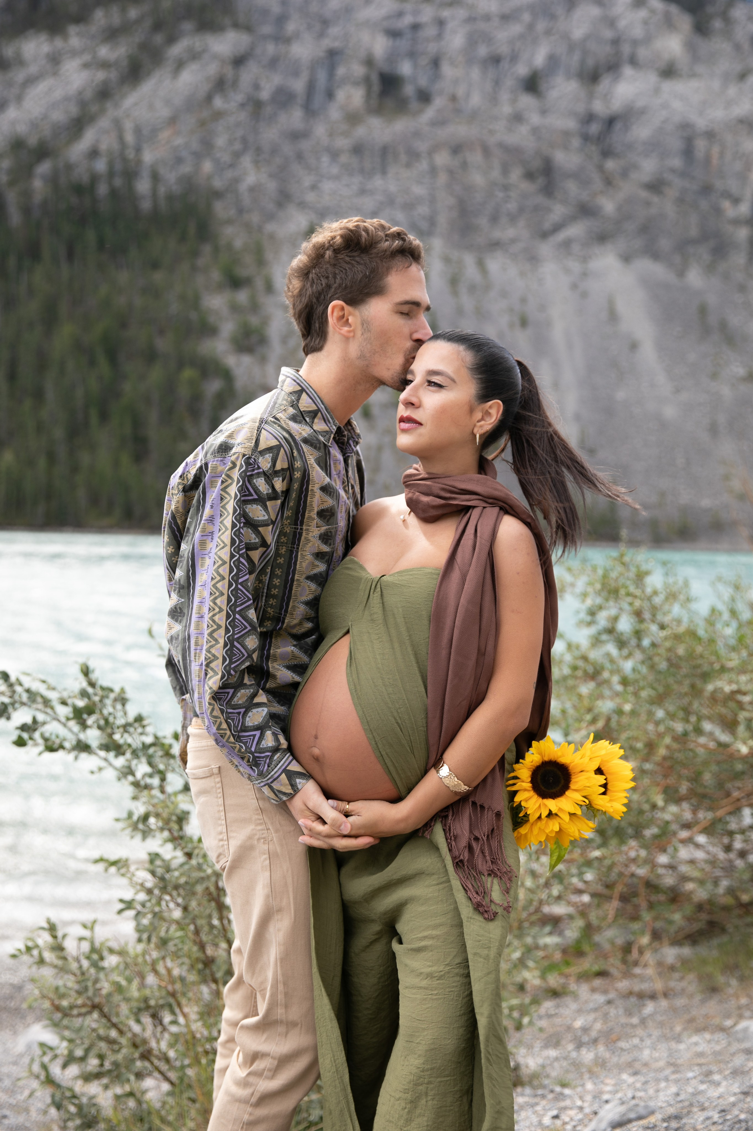Maternity Photos — Canmore — Daniella. Fotografía accesible en Calgary
