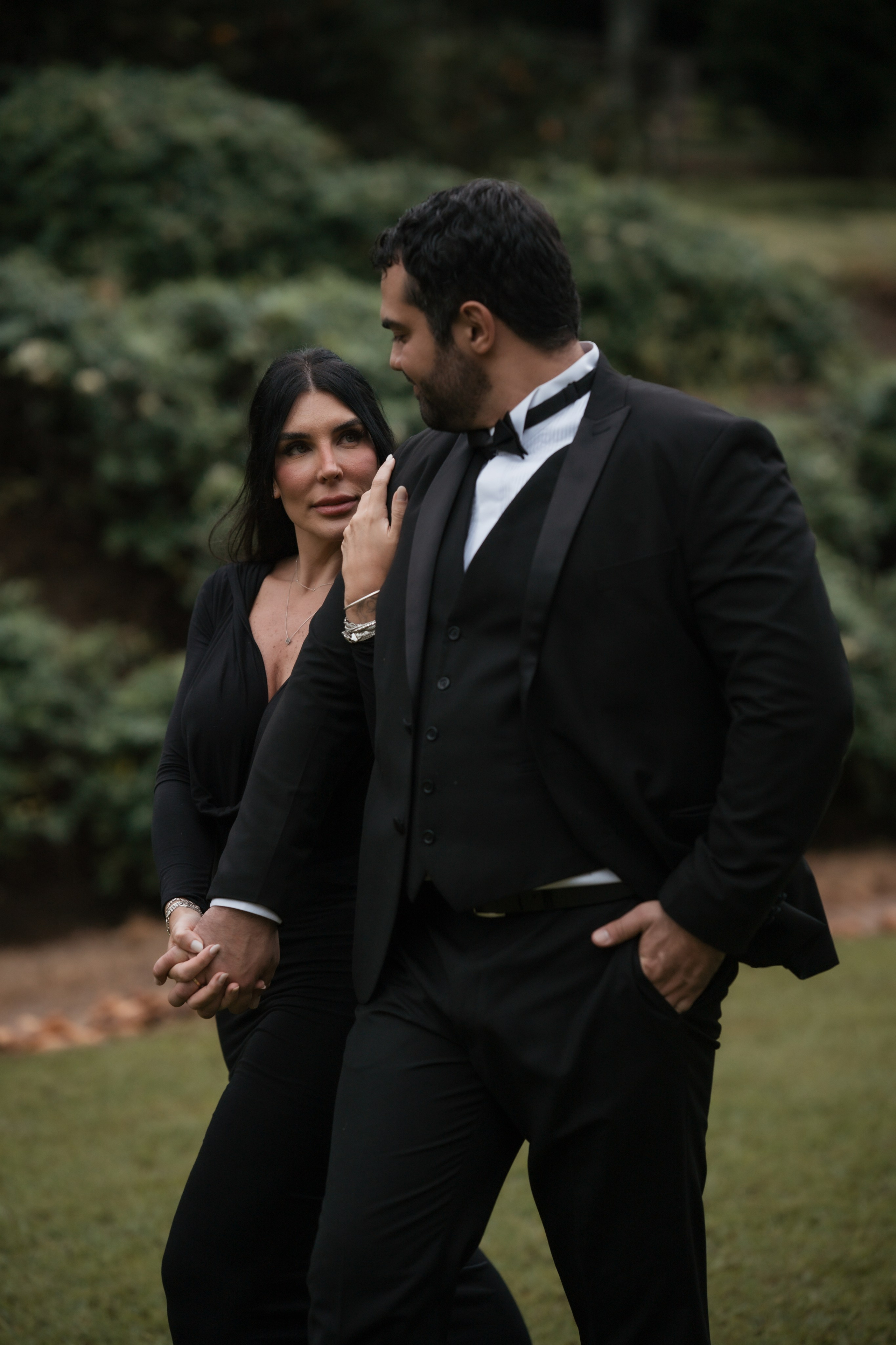 Pré-Wedding Sara e Rafael no Campo em Minas Gerais com Estética Editorial | Edu e Josi Fotografia