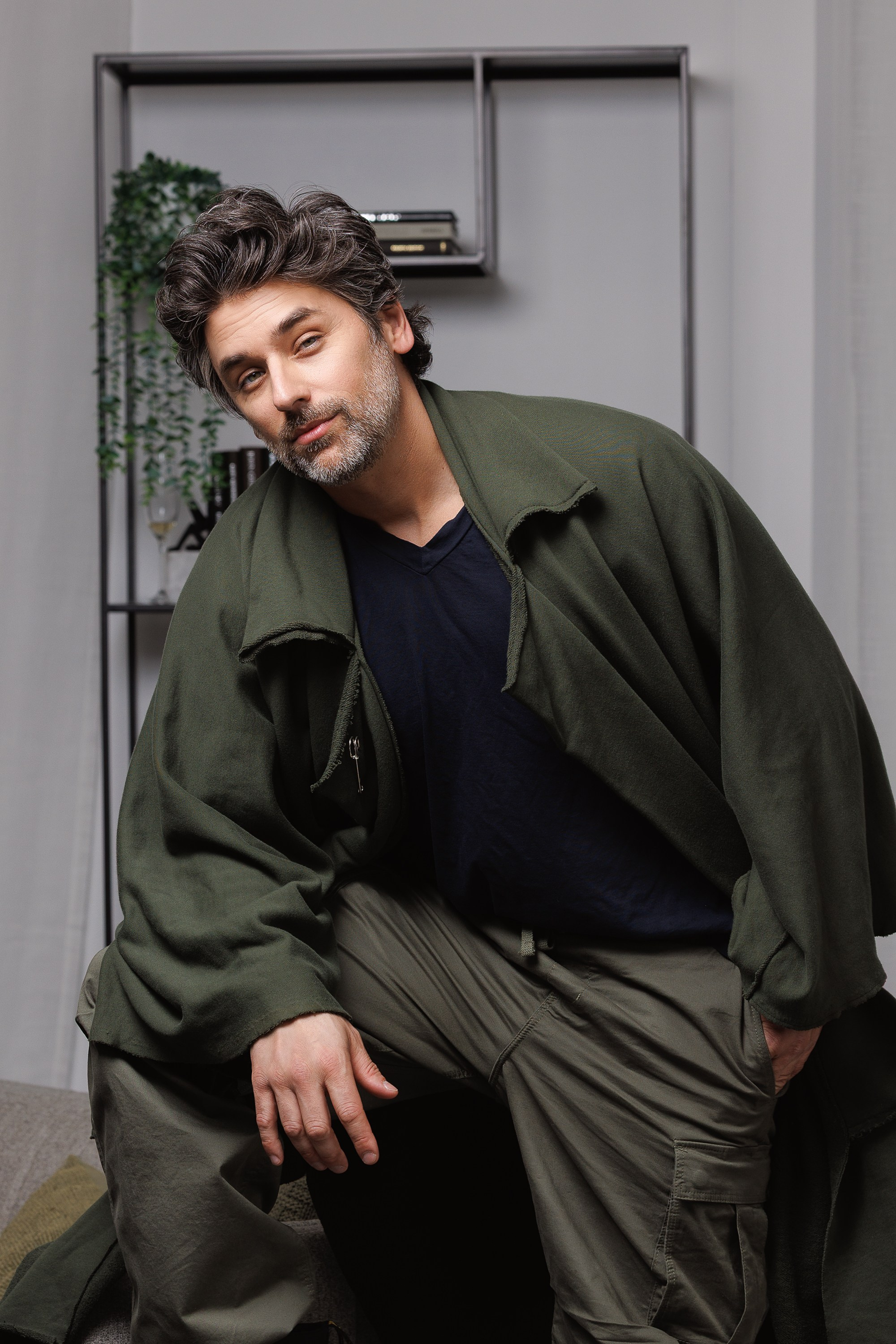 Mark Ganimé / Actor. Je suis photographe portraitiste et je réalise des portraits à toutes les étapes de votre vie! Bienvenue dans mon studio à Westmount, Qc