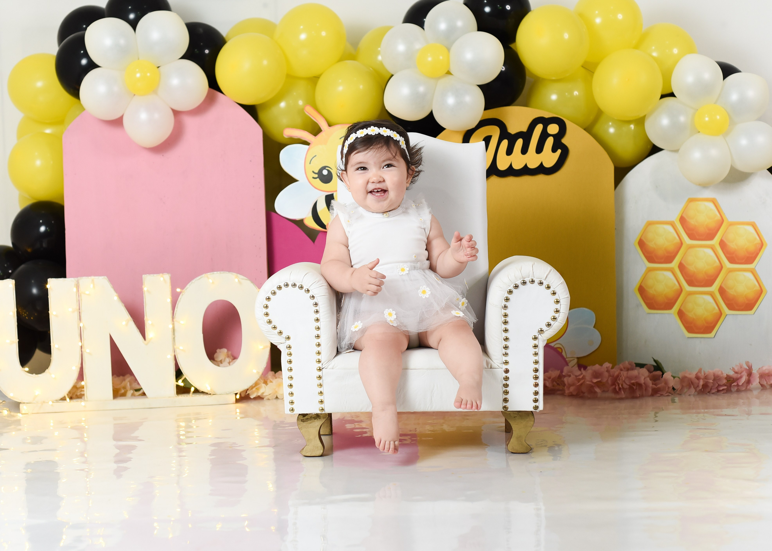 Sesión 1er añito de Juli. Temática: Abejita de Plim Plim +  Mini Sesión Navideña. Fotografo de casamiento en misiones y fotógrafo de familia  Posadas