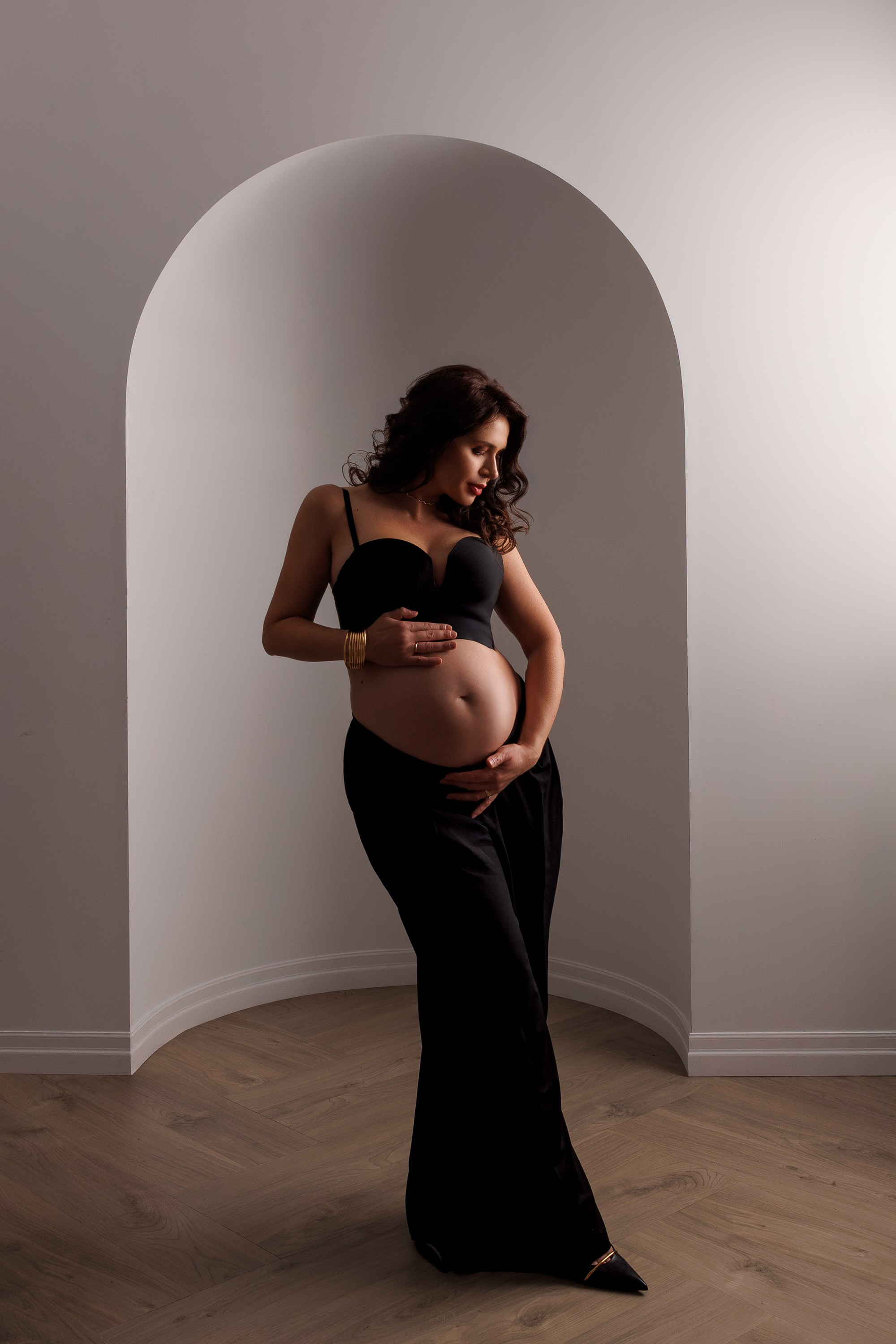 MATERNITY. Je suis photographe portraitiste et je réalise des portraits à toutes les étapes de votre vie! Bienvenue dans mon studio à Westmount, Qc