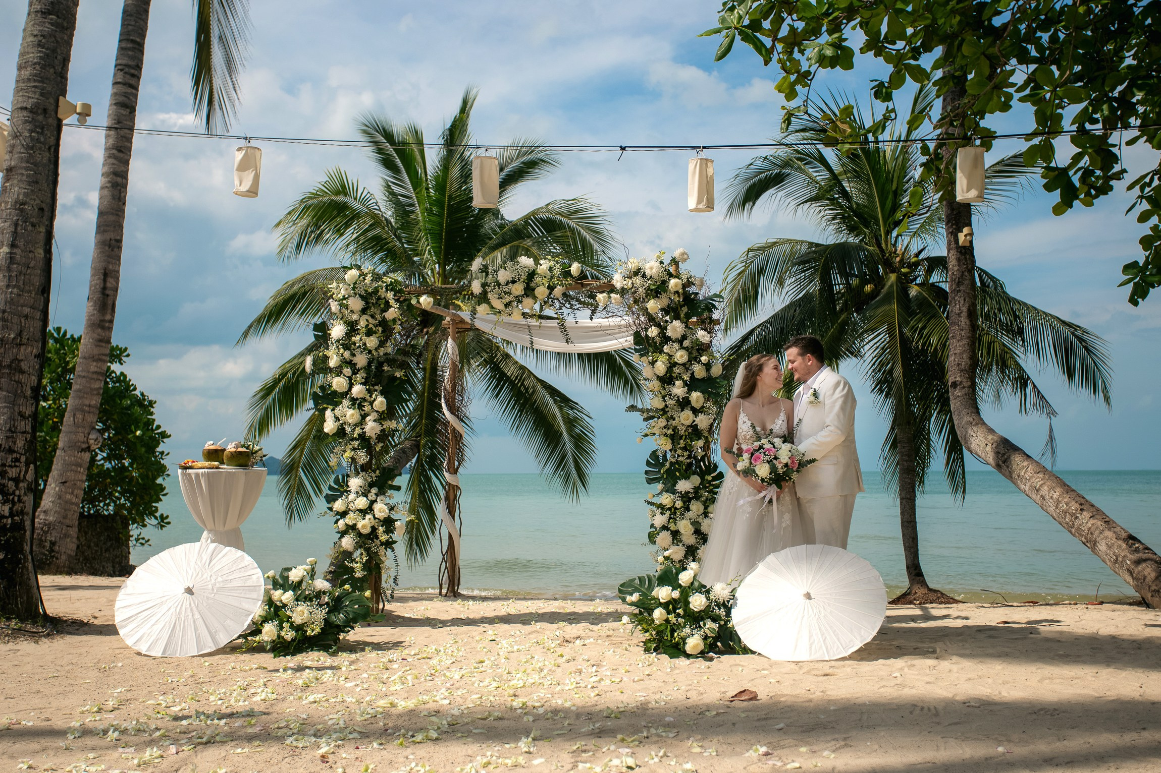 Wedding on the beach. Mariage à Koh Samui, en Thaïlande. Whatsapp: +66 94 3 650 301