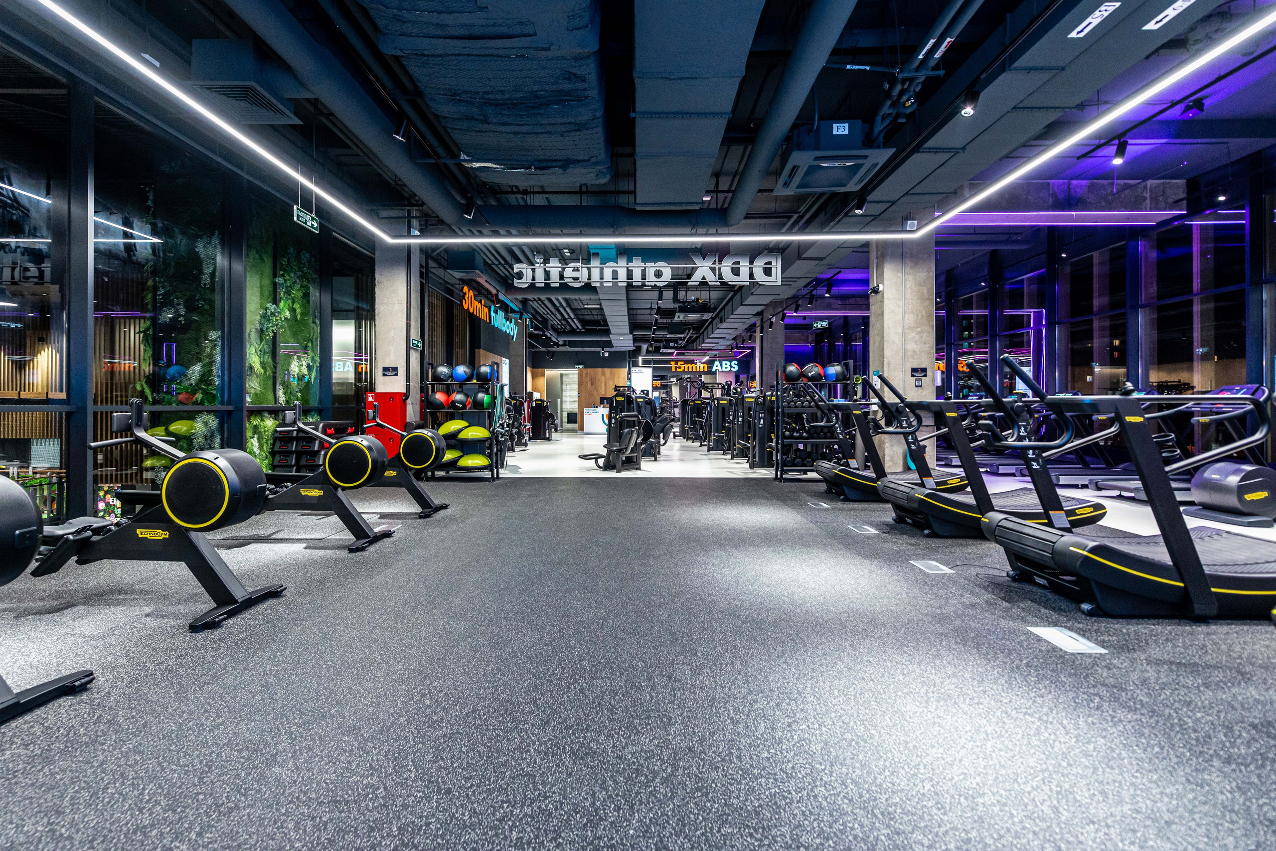 Фитнес-клуб DDX Fitness в Жулебино. FOTÓGRAFO MÉXICO QUINTANA ROO