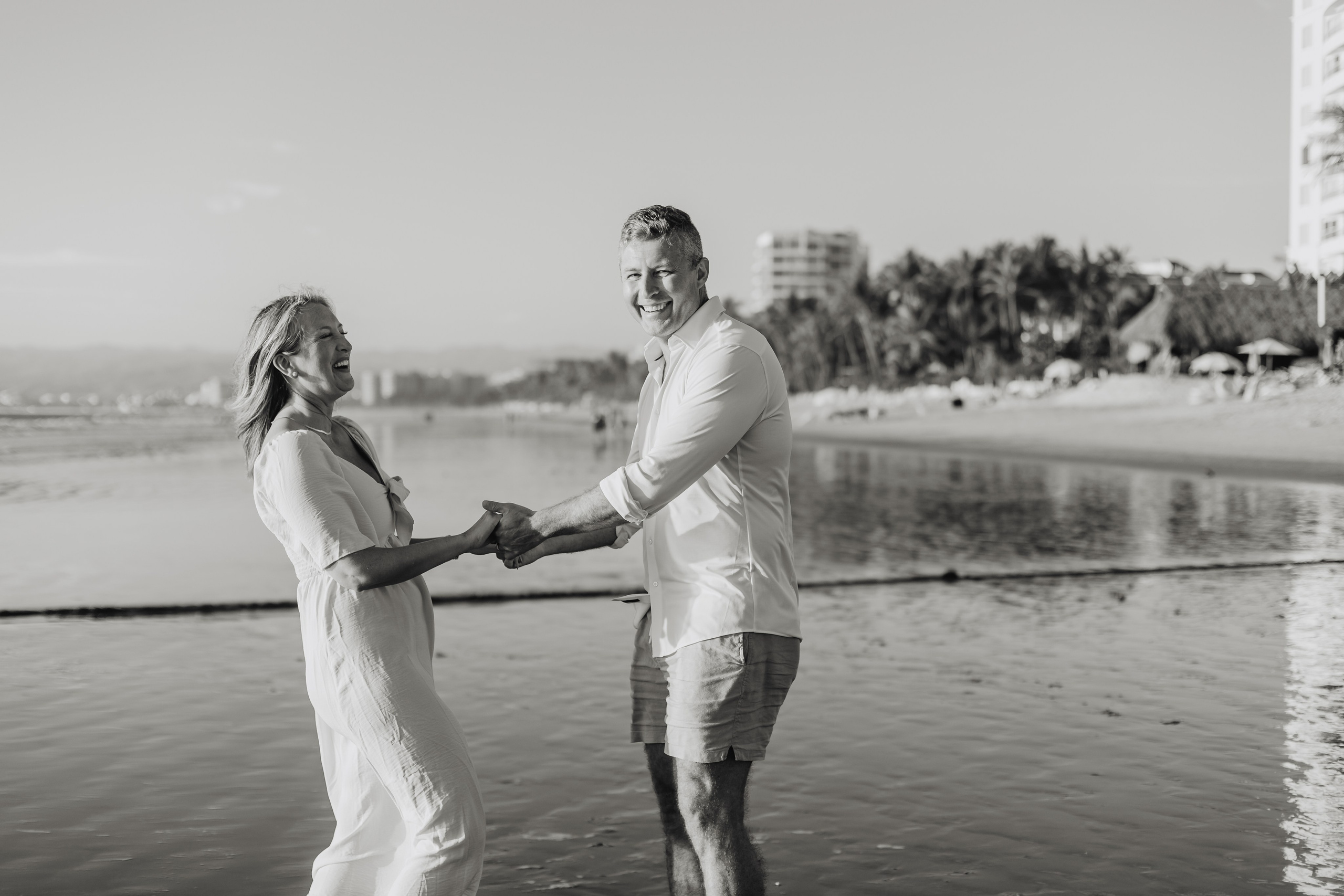 Laughter, Sand, and Sea: A Family Session in Nuevo Vallarta. Fotógrafo de Bodas en Puerto Vallarta y Riviera Nayarit | VL photo & film