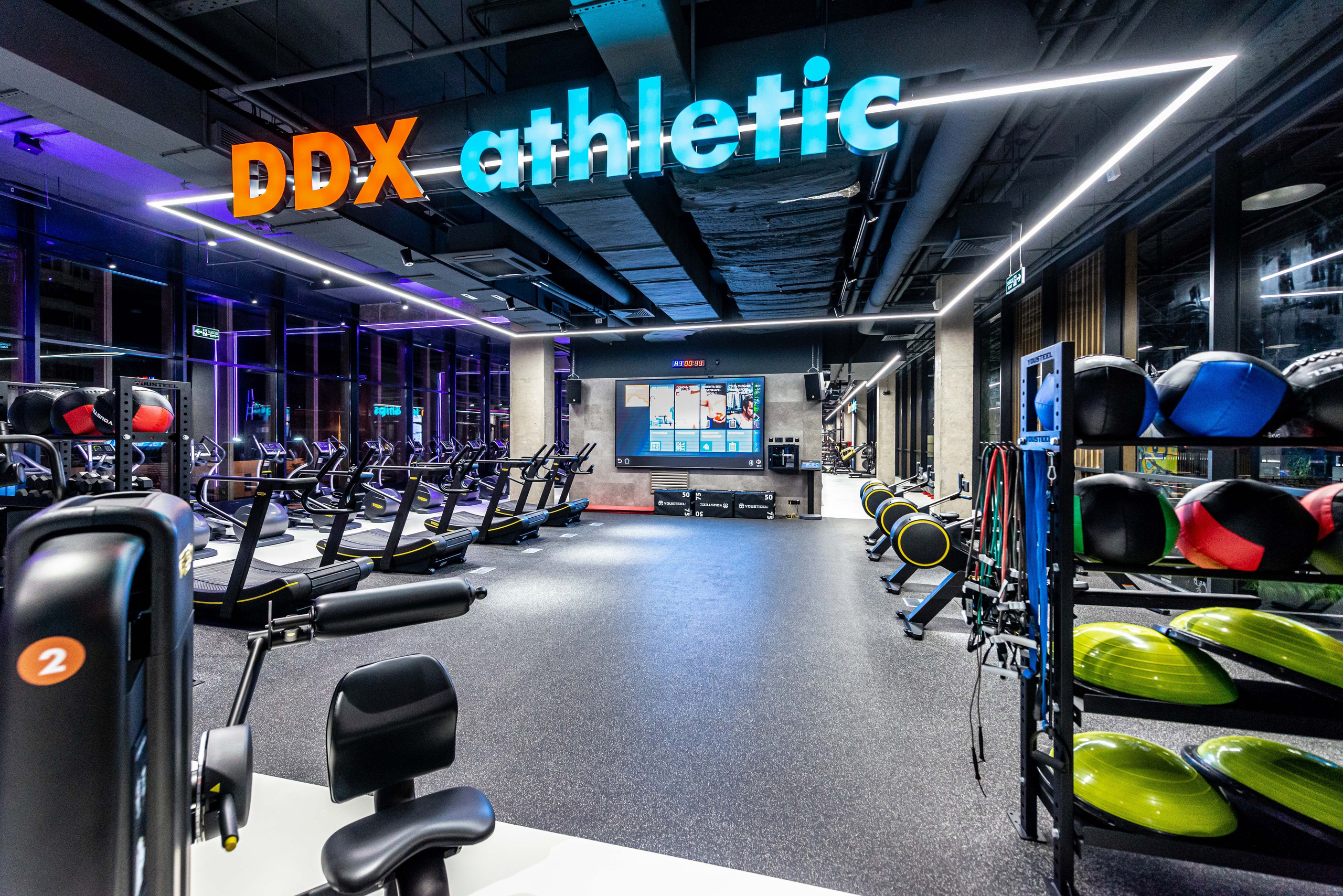 Фитнес-клуб DDX Fitness в Жулебино. FOTÓGRAFO MÉXICO QUINTANA ROO