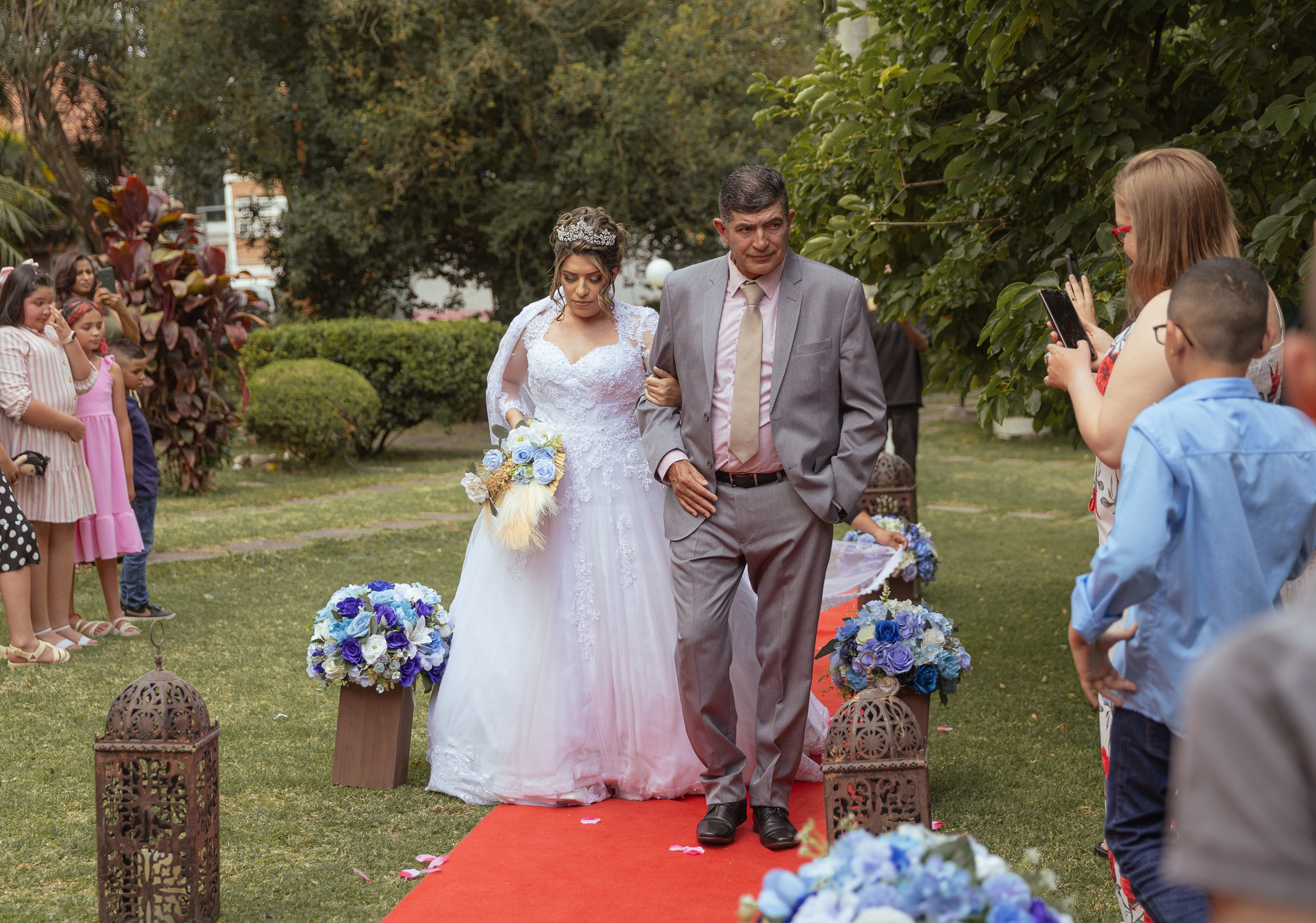 Ensaio e fotografia de casamento em São Paulo com registros naturais e emocionantes. Cada detalhe, abraço e olhar se transforma em uma lembrança especial do grande dia.