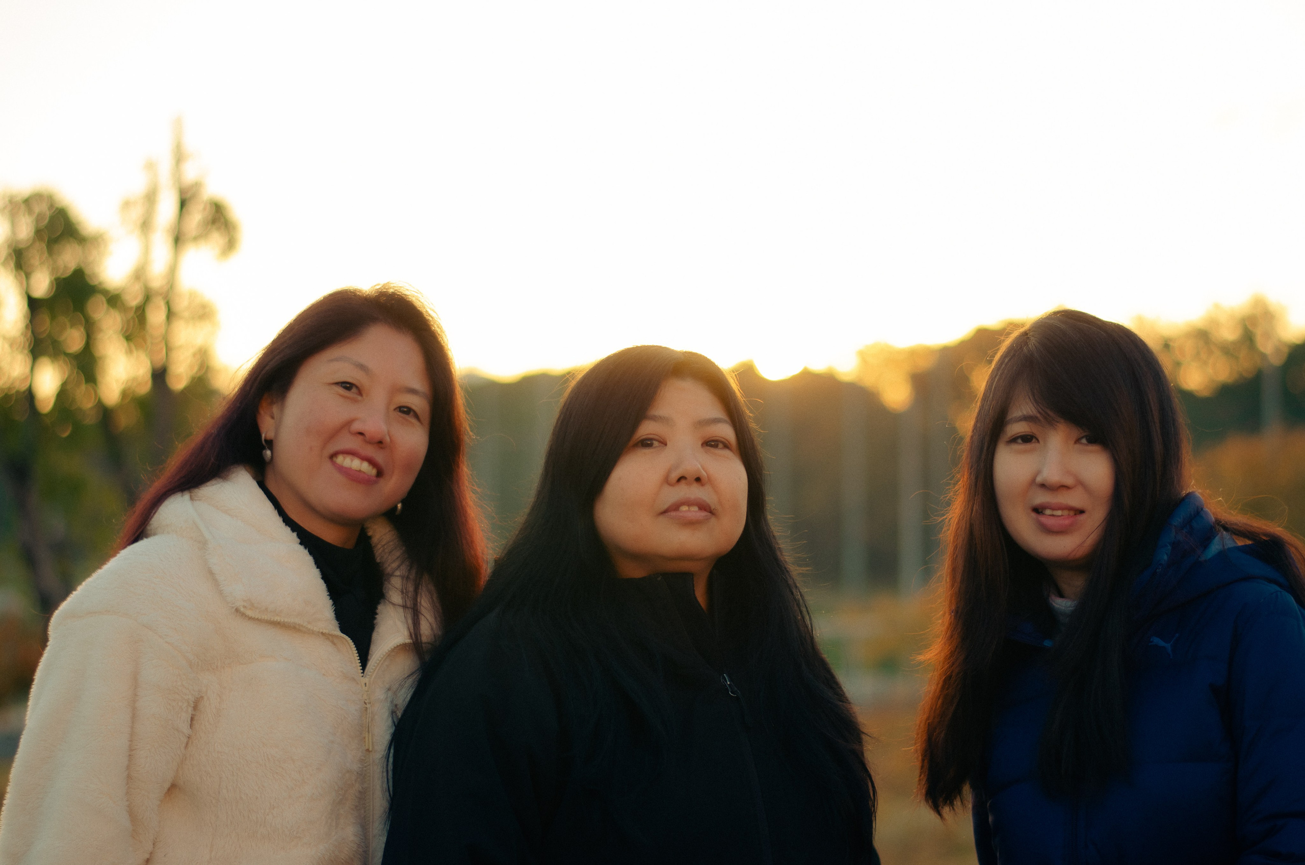 Friendship. LunarVox Lens: a lente que transforma luz em voz e emoção. Retratos e ensaios no Japão por Leyka Tanaka