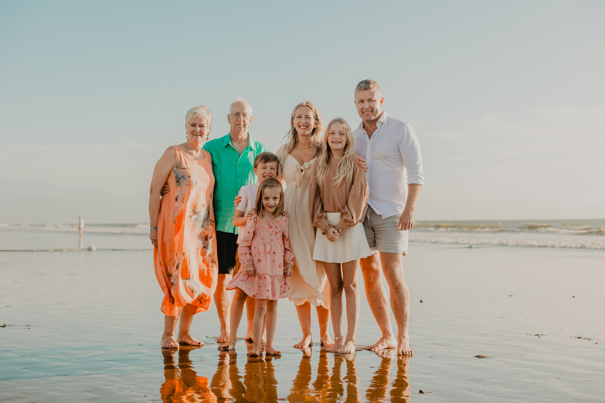 Laughter, Sand, and Sea: A Family Session in Nuevo Vallarta. Fotógrafo de Bodas en Puerto Vallarta y Riviera Nayarit | VL photo & film