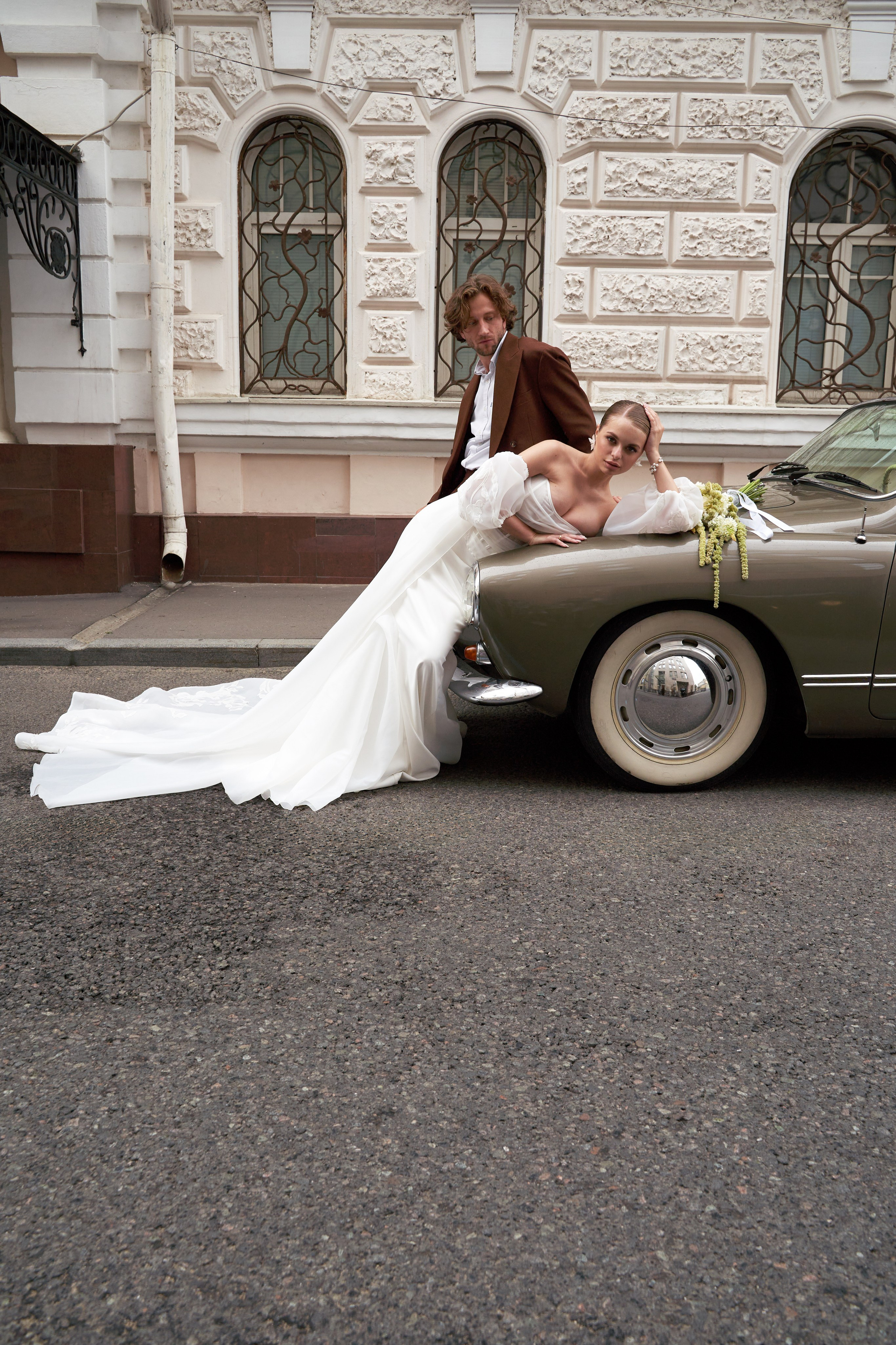 Wedding Portraits in a Vintage Convertible. Anna & Bogdan. Wedding & Portrait Photographer in Cancun, Tulum & Mexico City — Elena Ruzgis